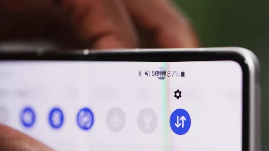Появились первые модели смартфонов с камерой под дисплеем