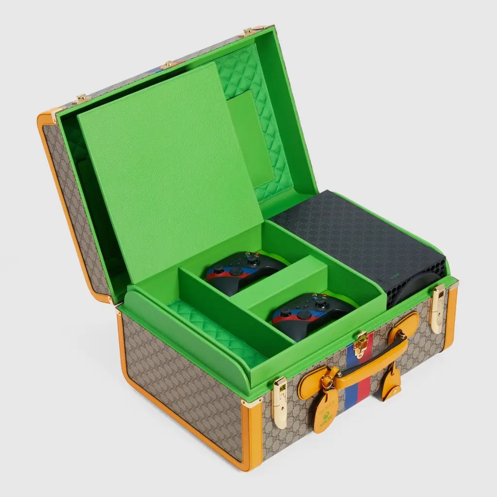 Для самых модных. Gucci выпустит эксклюзивную коллекцию Xbox Series X с фирменным чемоданом