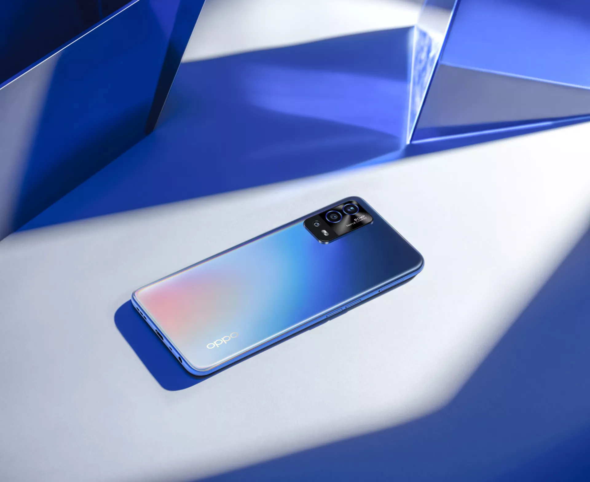 Смартфон OPPO A55 поступил в продажу в России