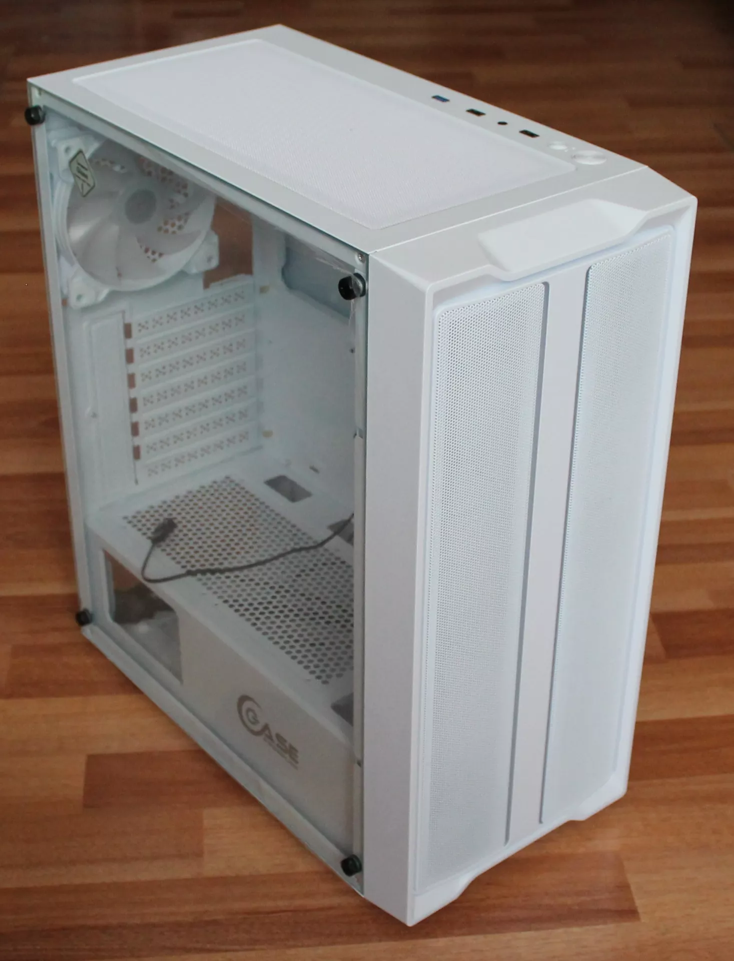 Powercase mistral evo air. POWERCASE Mistral EVO White. POWERCASE Mistral EVO White cmiew-f4s. Корпус компьютера POWERCASE Mistral EVO White. POWERCASE Mistral White New.