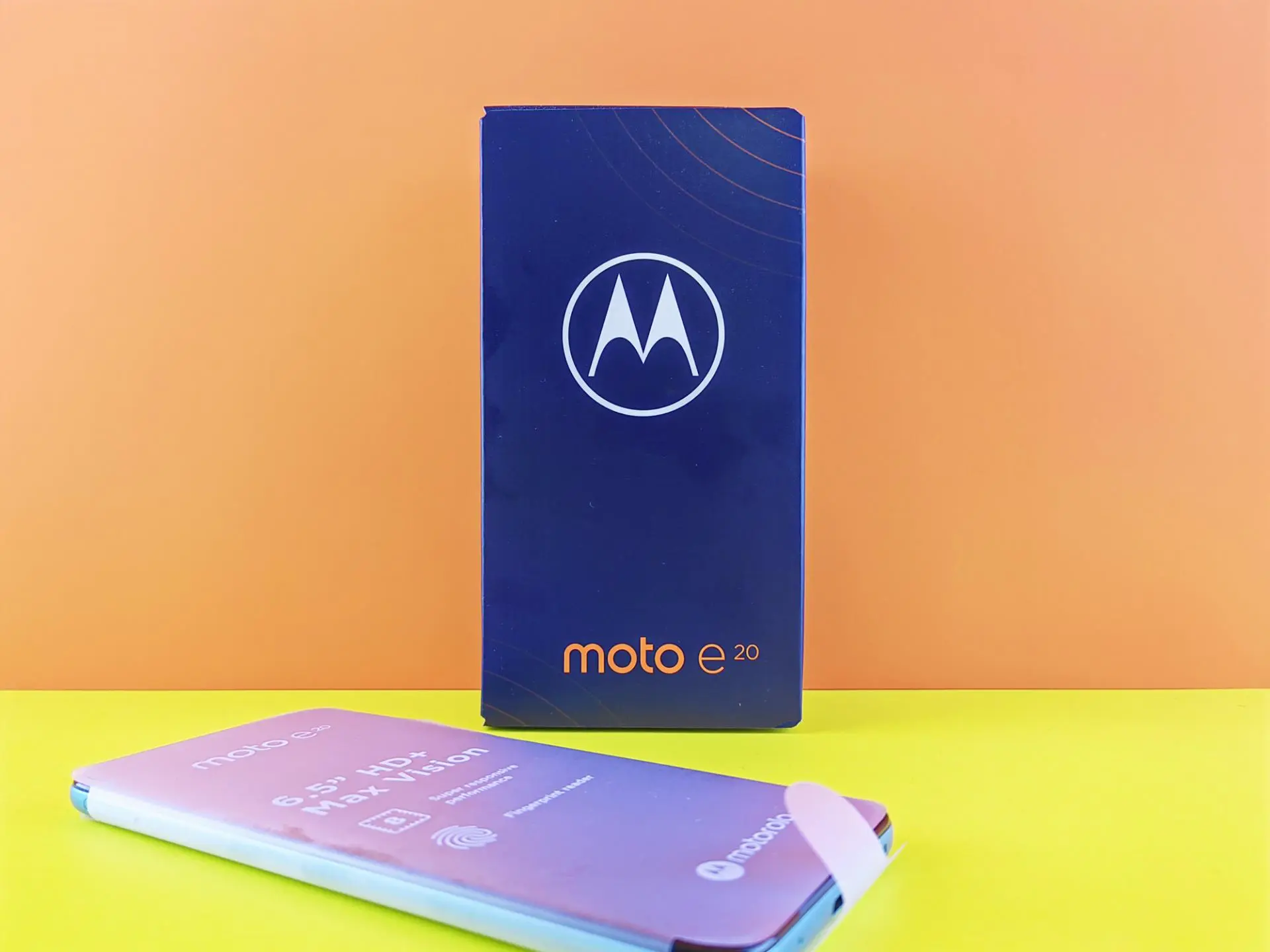 Обзор смартфона Moto E20 – когда Ты пчела, я&nbsp;– пчеловод…