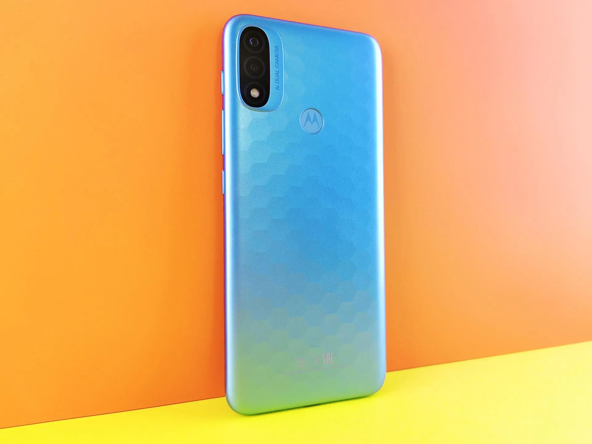 Обзор смартфона Moto E20 – когда Ты пчела, я&nbsp;– пчеловод…