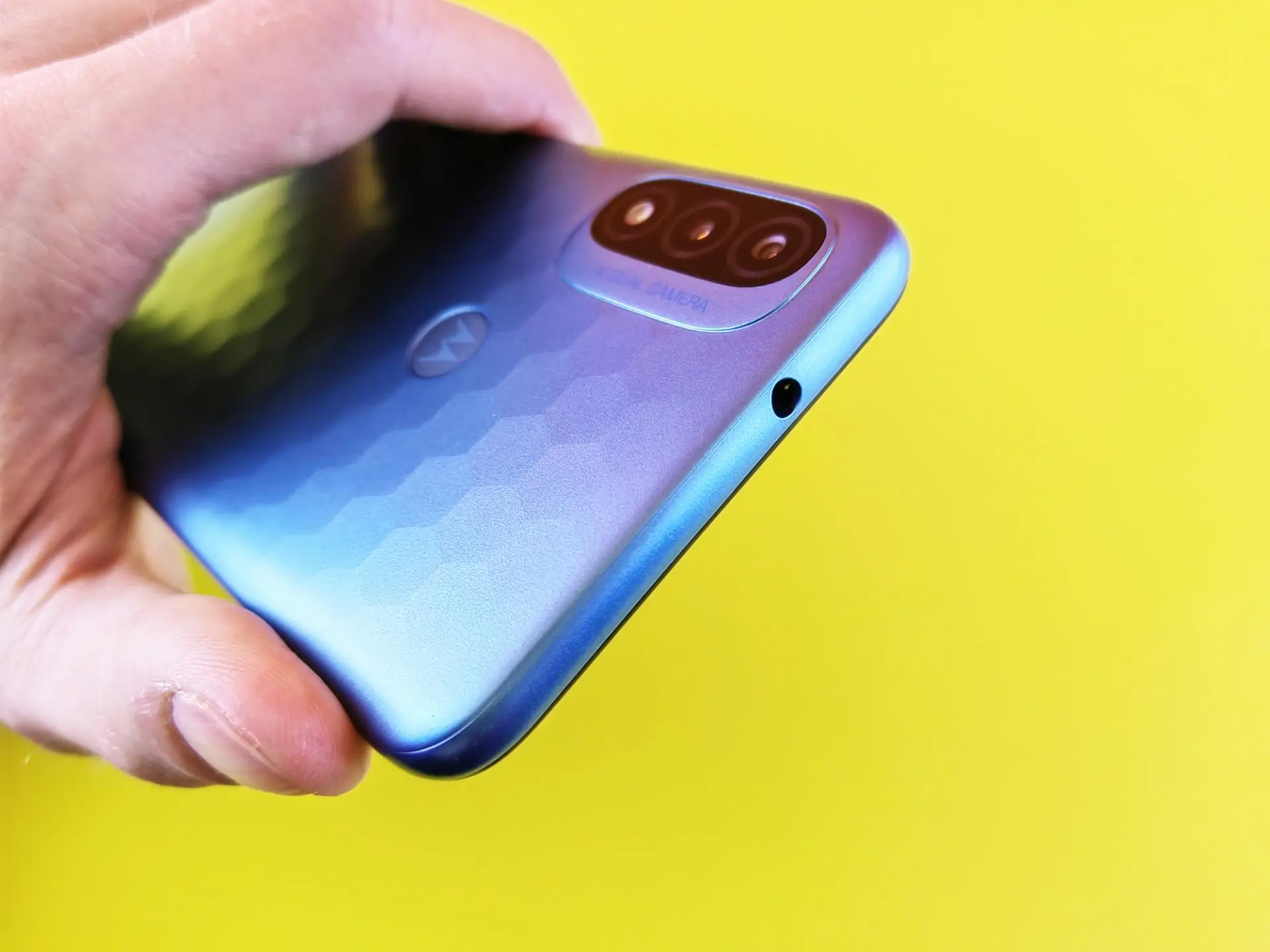 Обзор смартфона Moto E20 – когда Ты пчела, я&nbsp;– пчеловод…