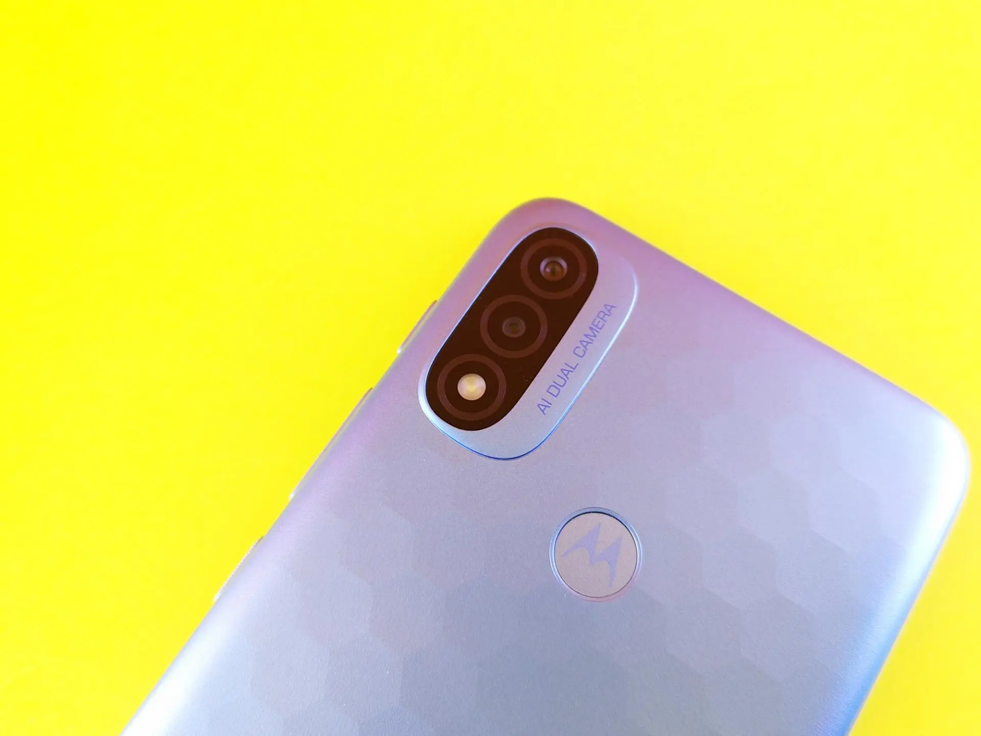 Обзор смартфона Moto E20 – когда Ты пчела, я&nbsp;– пчеловод…