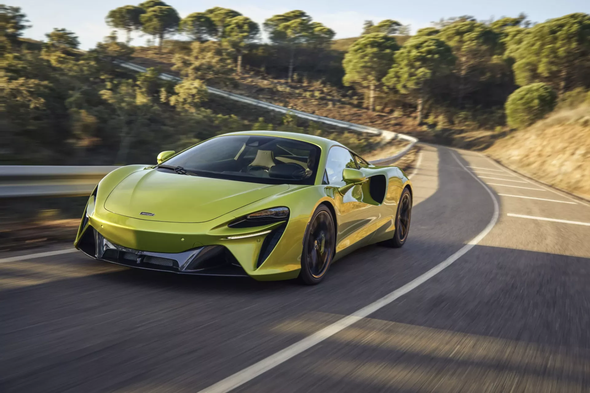 Как выглядят современные спортивные электрокары: 5 моделей от Tesla до McLaren