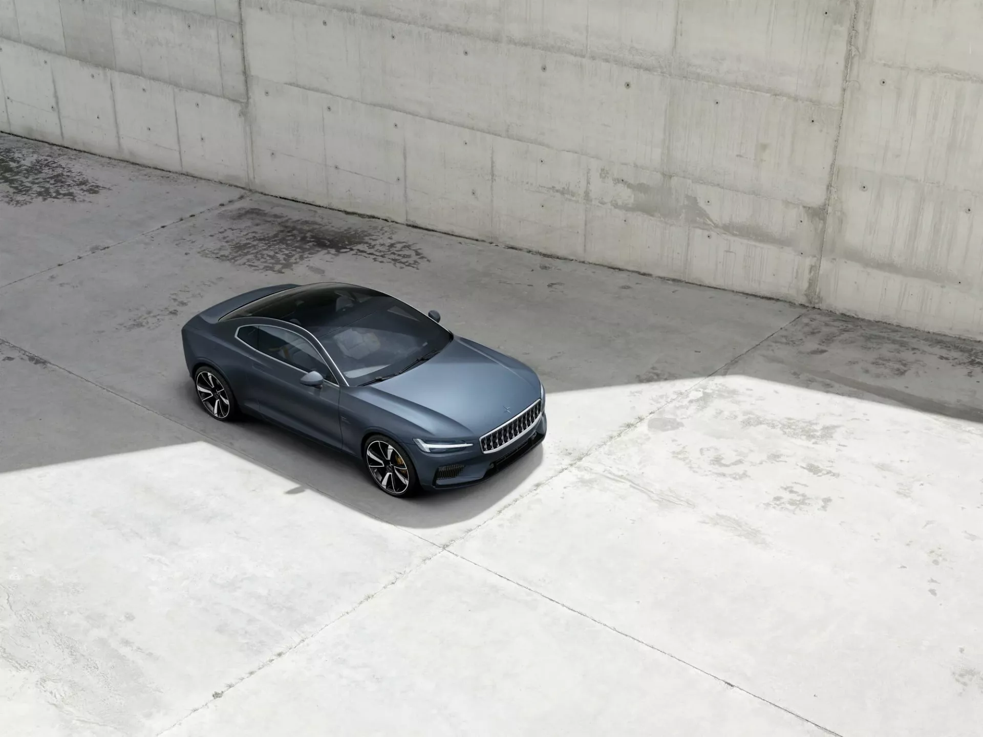 Как выглядят современные спортивные электрокары: 5 моделей от Tesla до McLaren