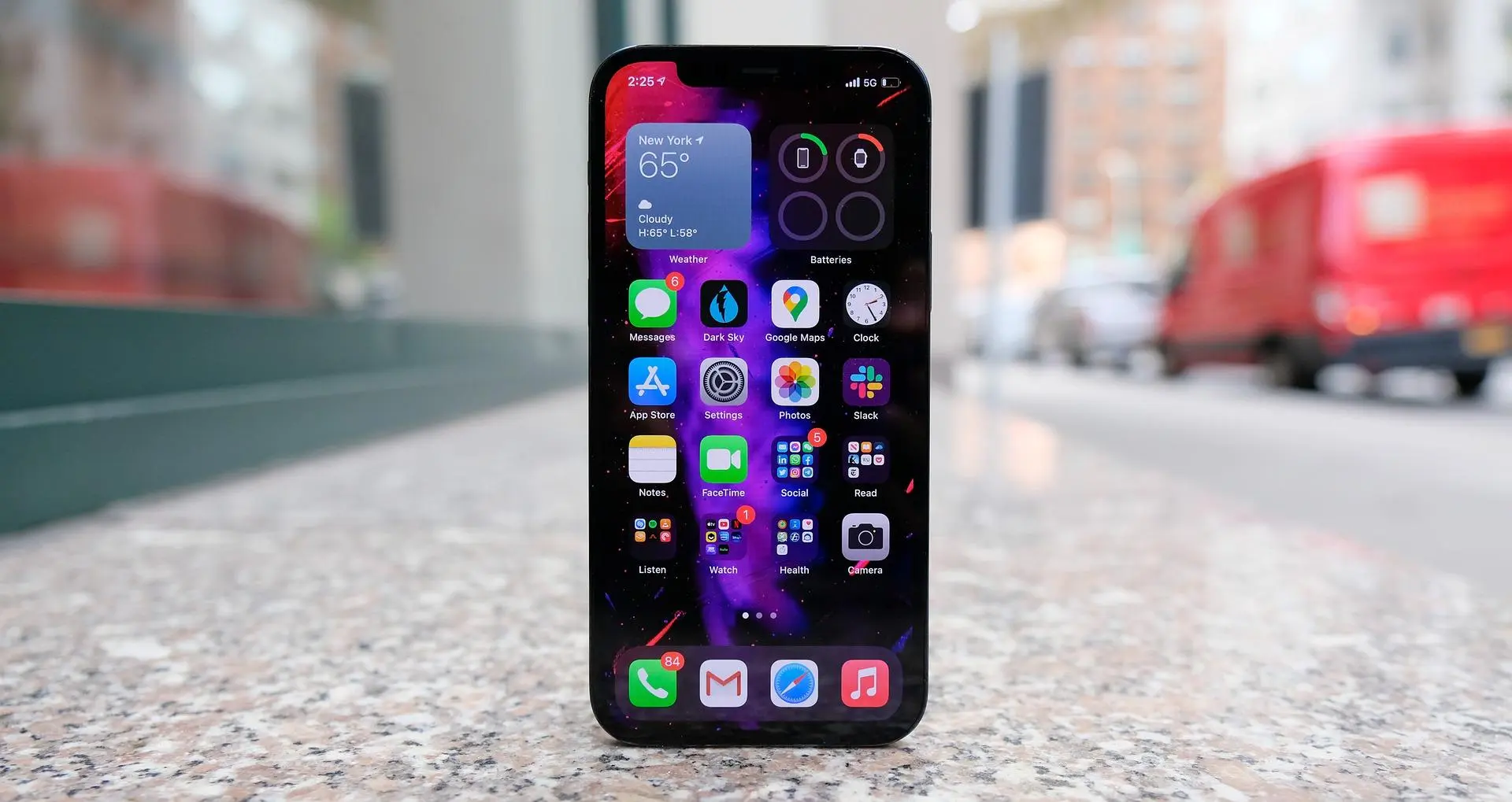 Apple представит свой первый iPhone-бюджетник с ценой ниже 200 долларов?