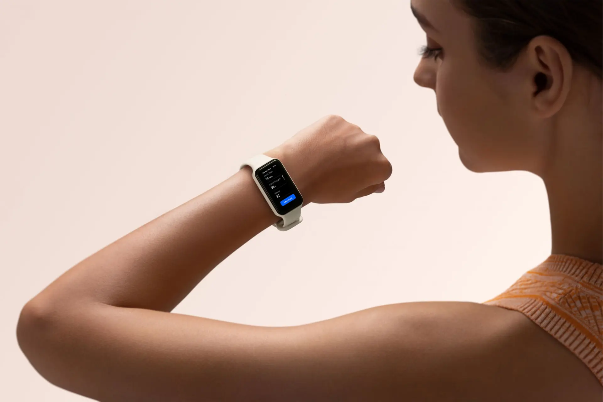 Amazfit начала продажу недорогого фитнес-браслета