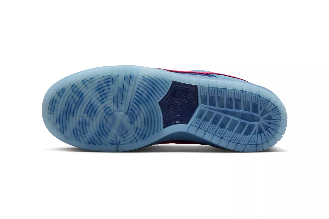 В сети официальные изображения кроссовок Run the Jewels x Nike SB Dunk Low