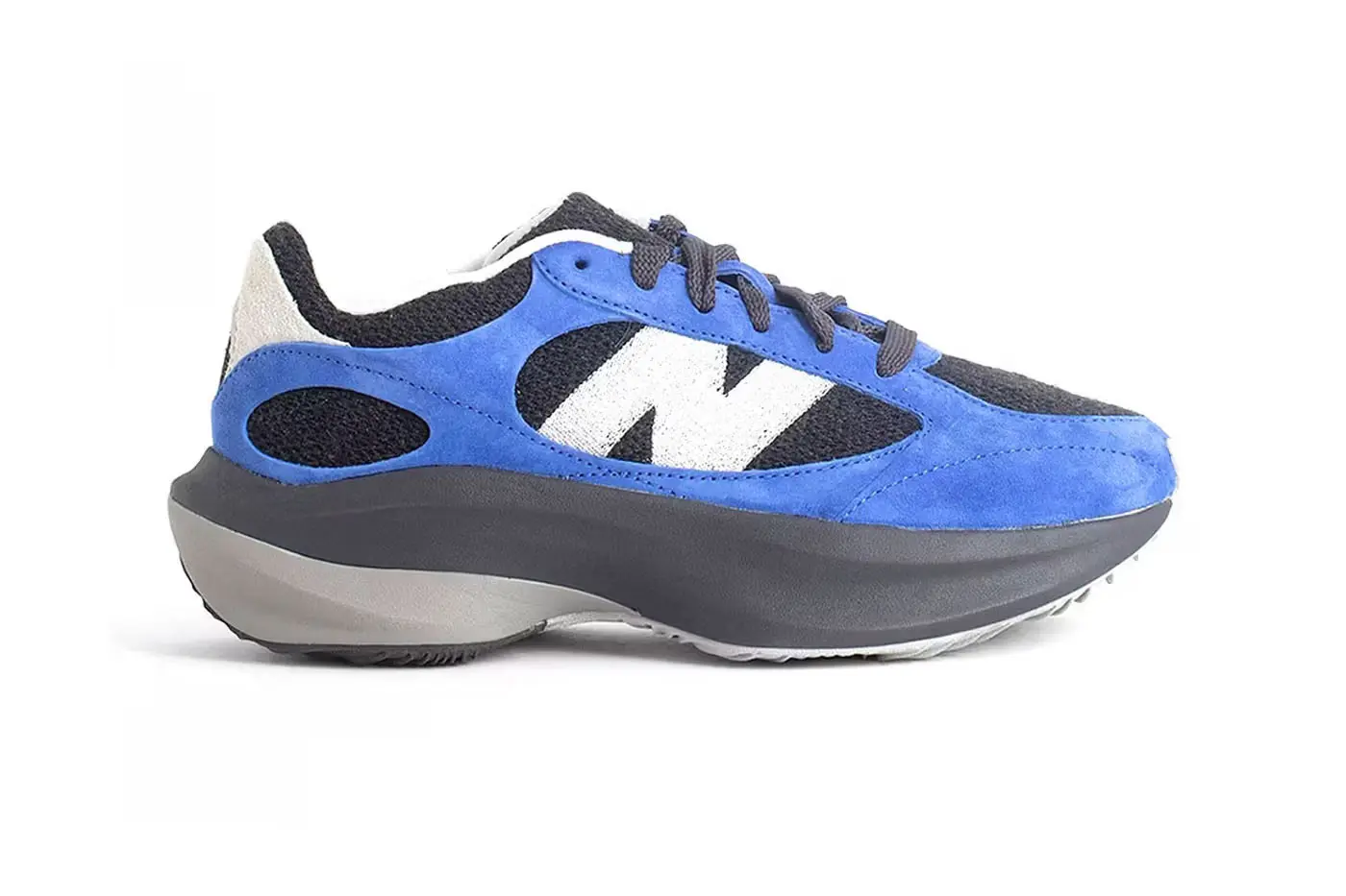 Кроссовки New Balance Warped Runner появятся в черно–синем исполнении