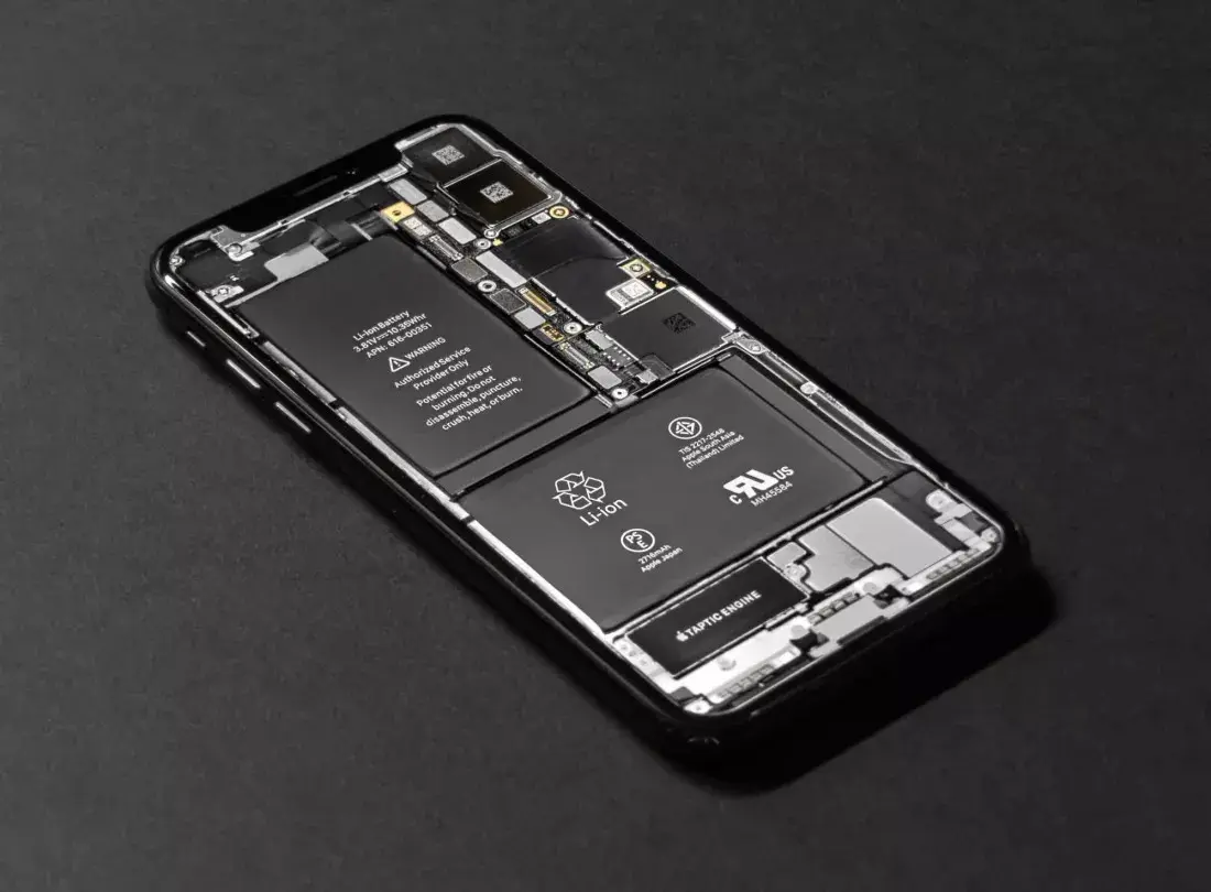 Ремонтопригодность или долговечность: Apple сорит на тему съёмных аккумуляторов