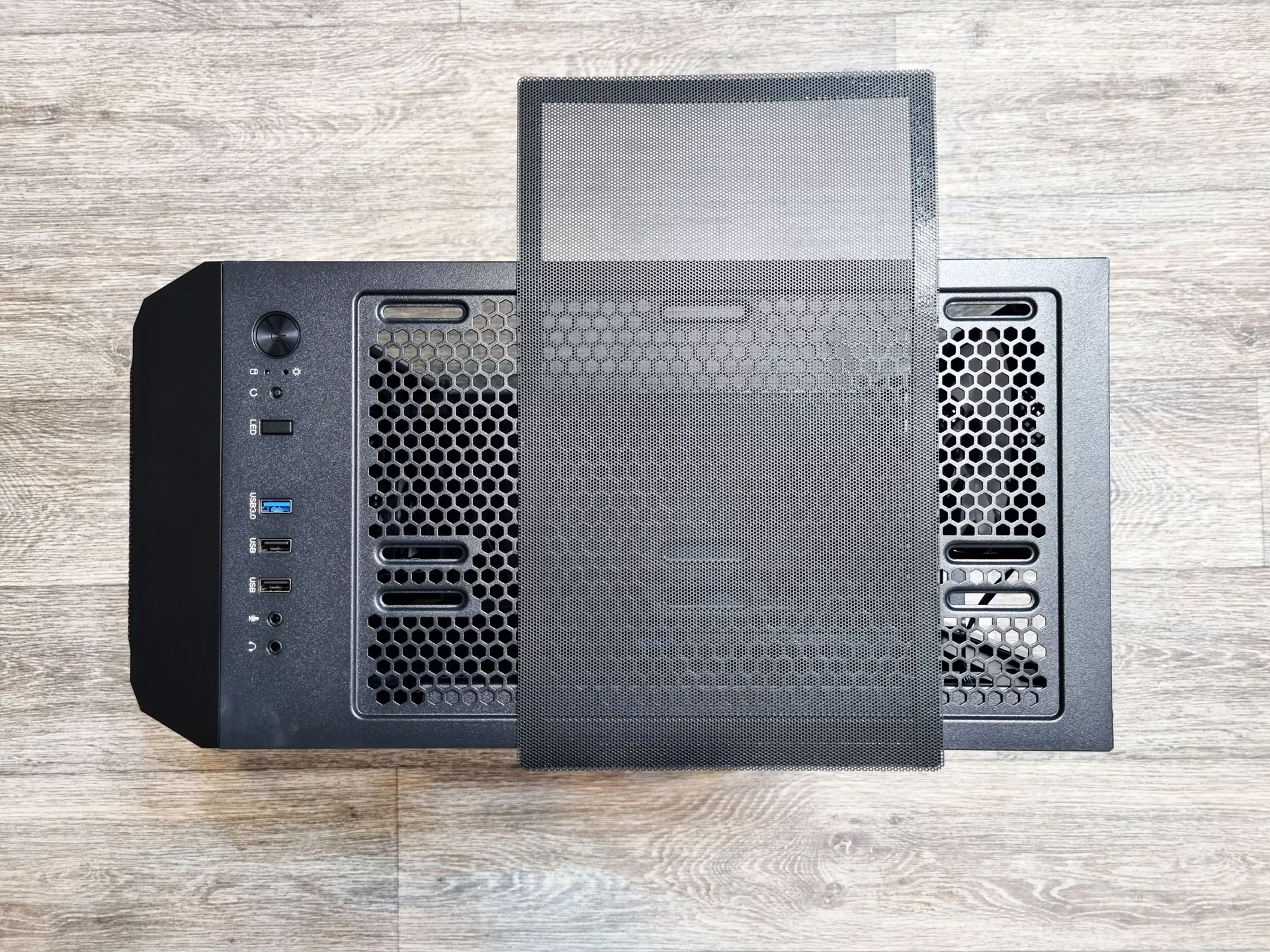 Обзор компьютерного корпуса 1STPLAYER FIREBASE XP-E