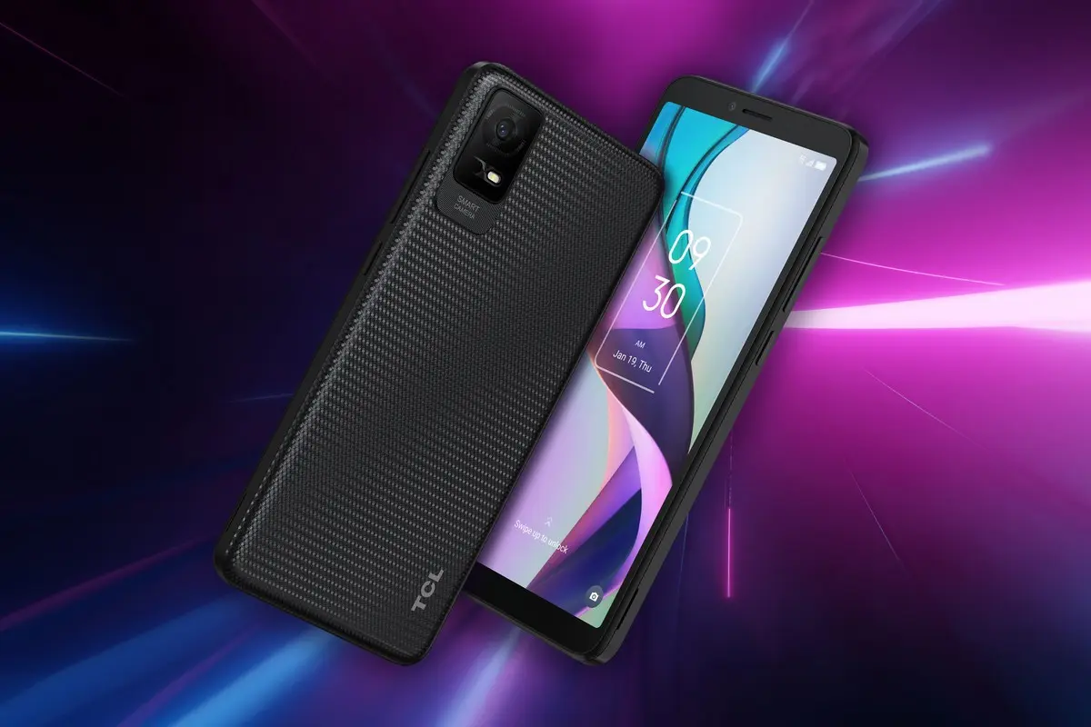 TCL возвращает съёмные аккумуляторы на смартфоны