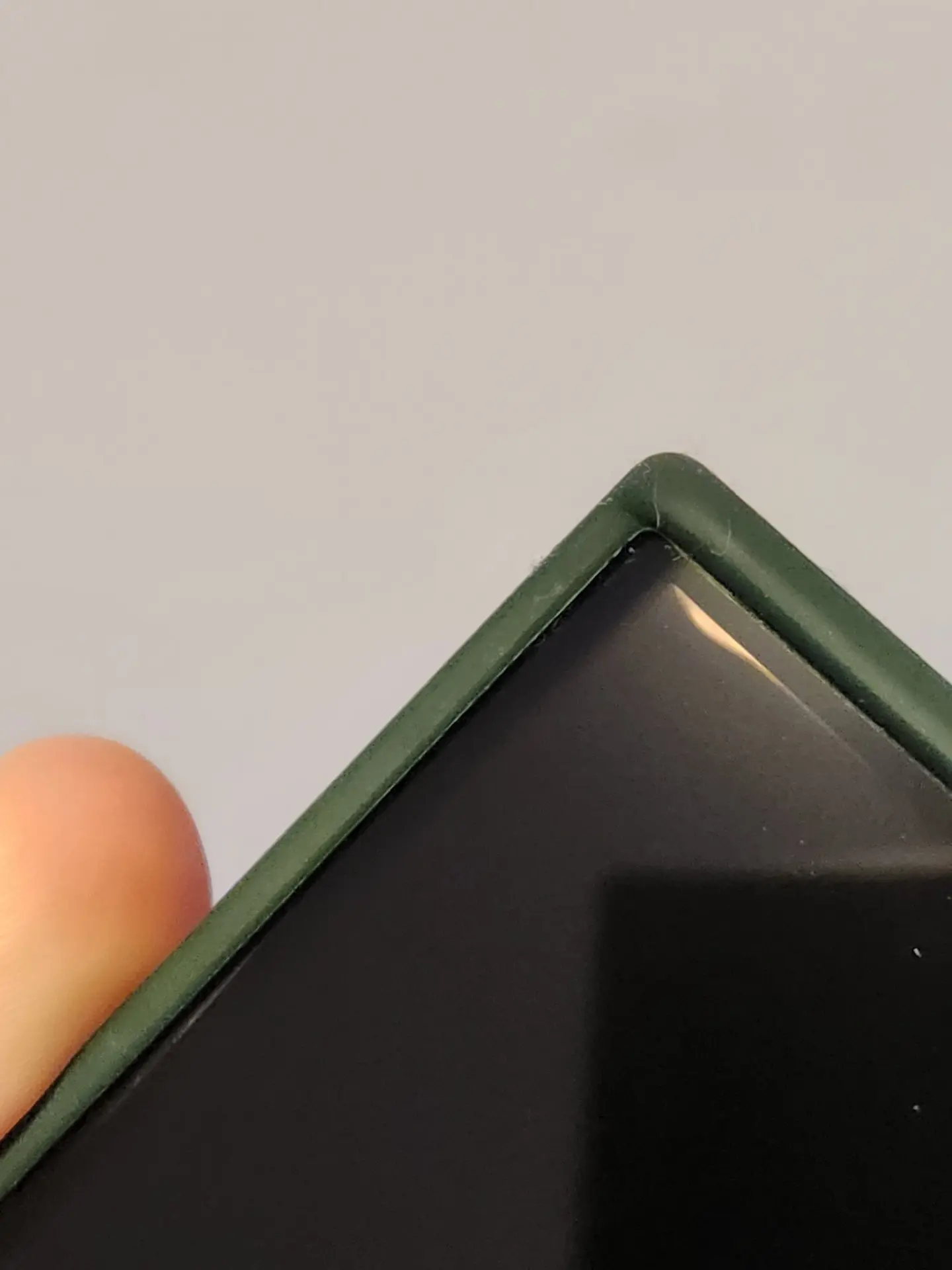 Galaxy S23 Ultra за 80 тысяч рублей продаётся с дефектом, но Samsung говорит, что всё в норме