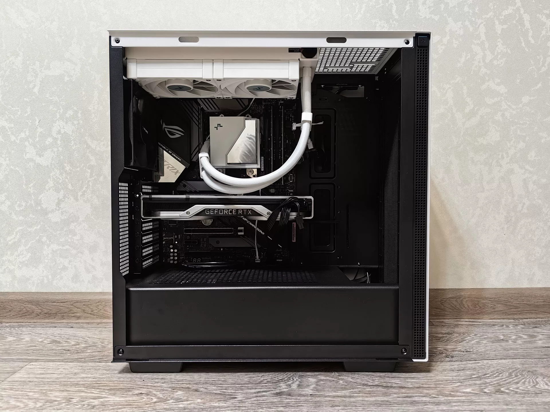Обзор системы жидкостного охлаждения DeepCool LT520 WH
