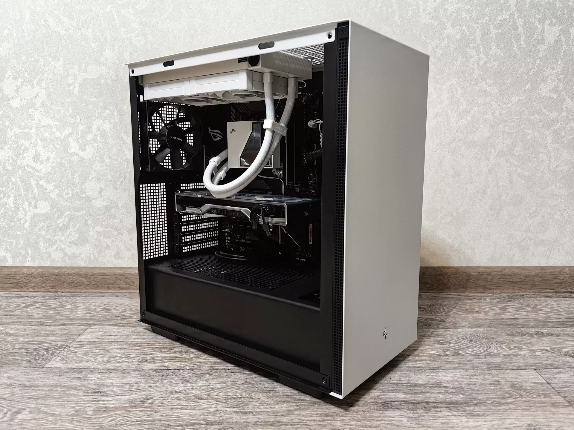 Обзор системы жидкостного охлаждения DeepCool LT520 WH