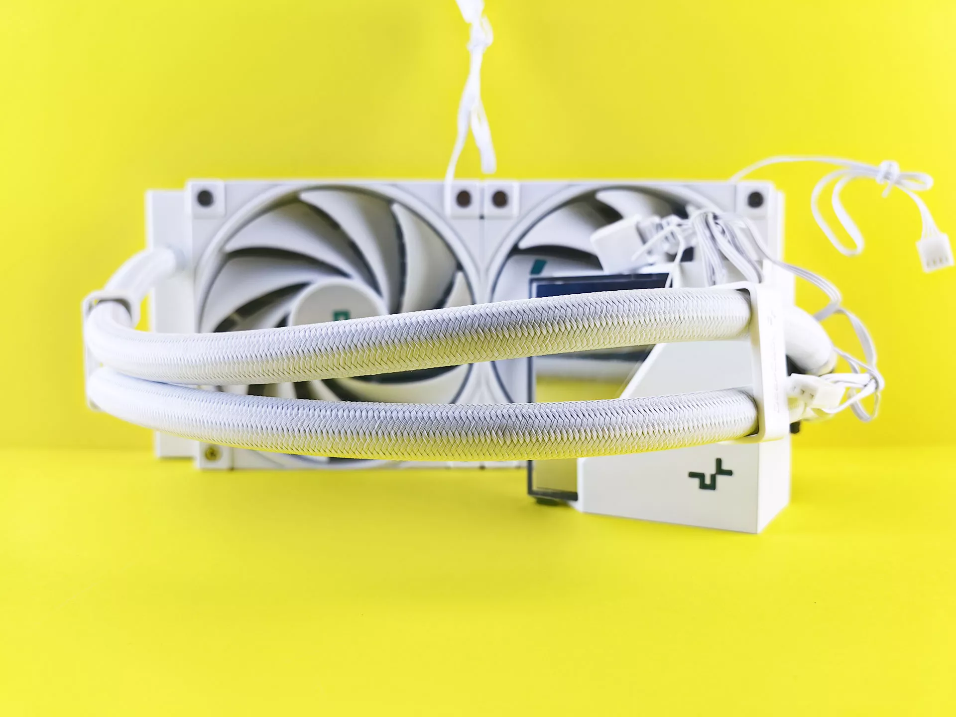 Обзор системы жидкостного охлаждения DeepCool LT520 WH