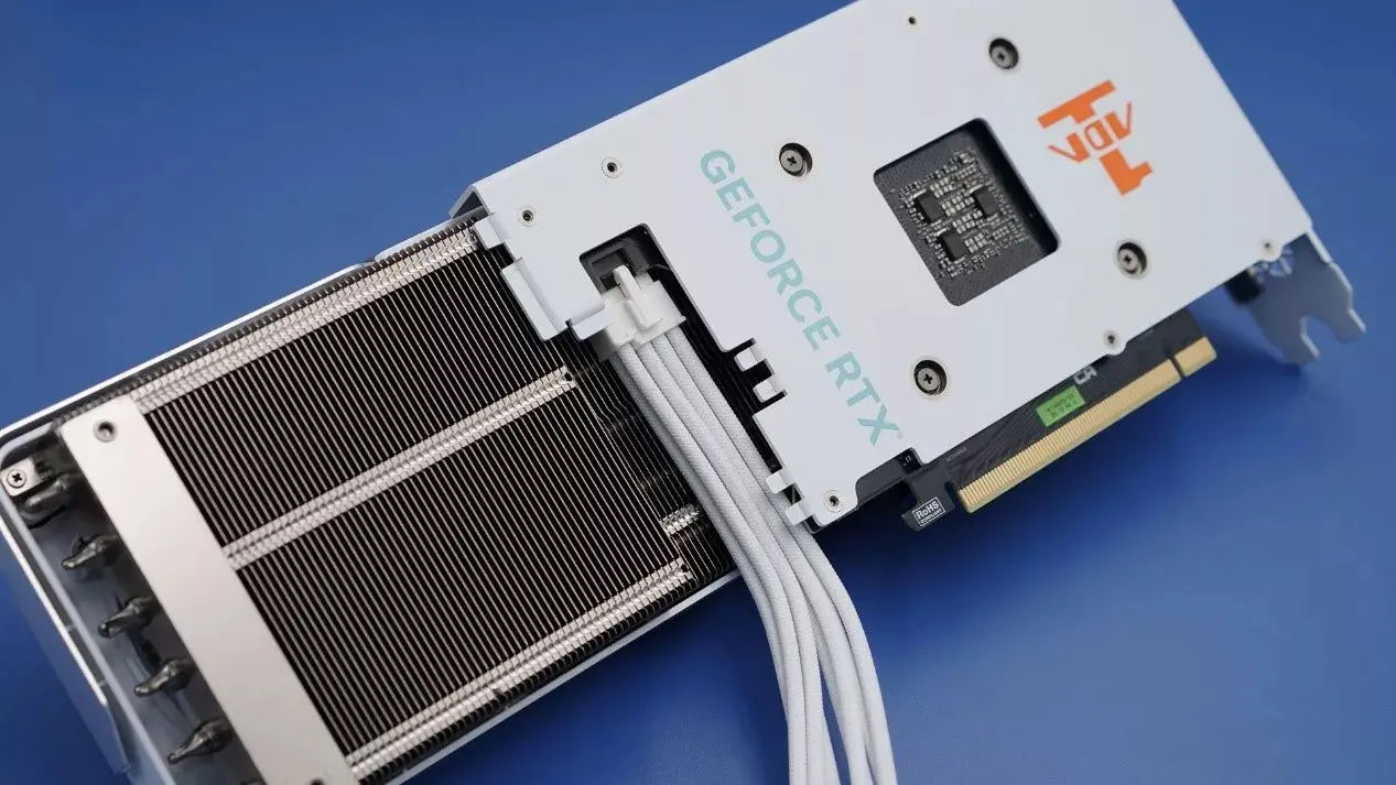 INNO3D прячет разъём питания на примере видеокарты GeForce RTX 4070