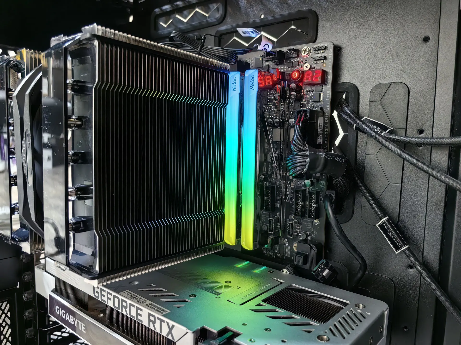 Обзор оперативной памяти Netac Z RGB DDR5-6200 32 GB C32 Silver