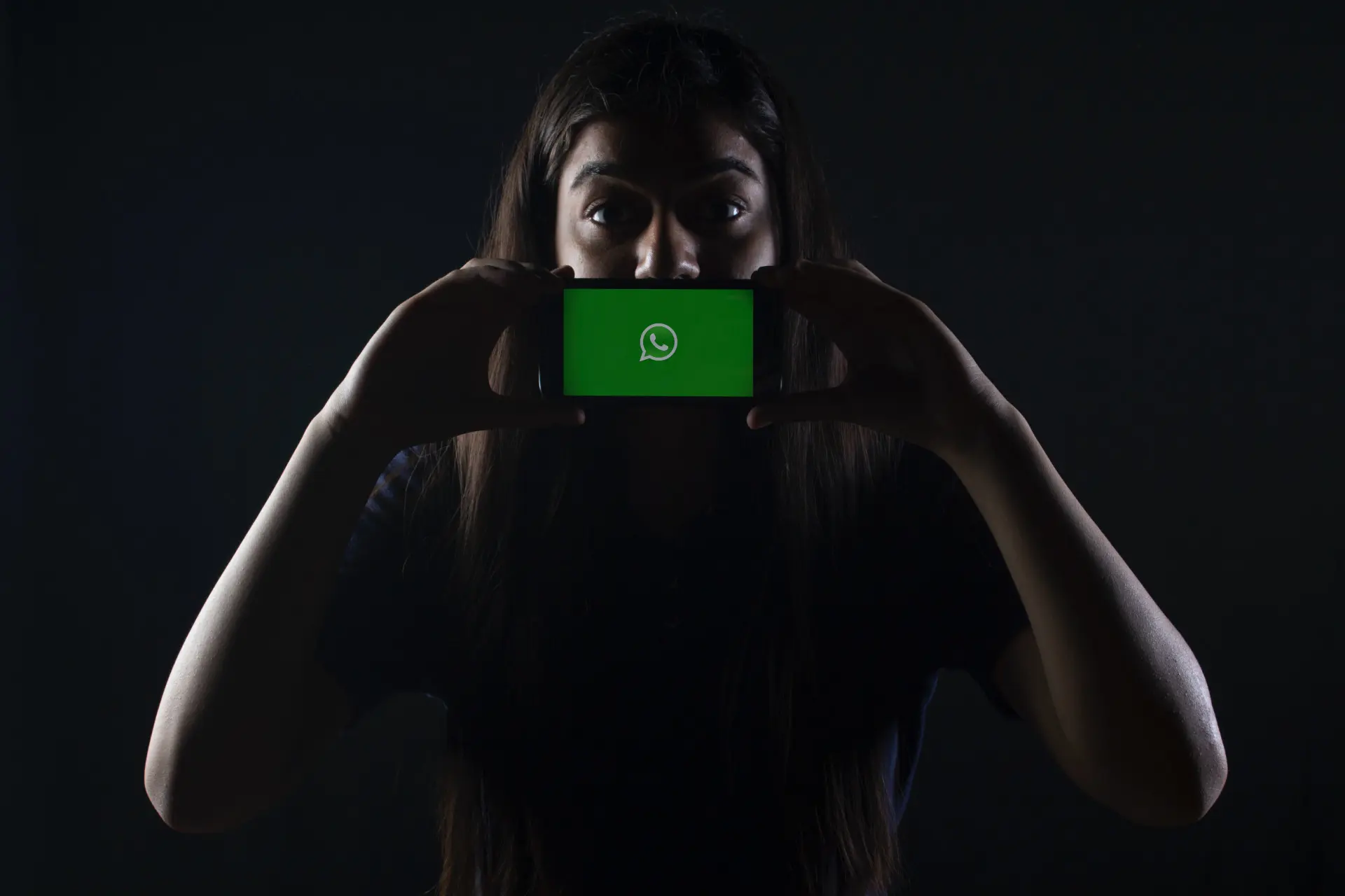В WhatsApp появилась блокировка чатов паролем. Такого нет даже в Telegram