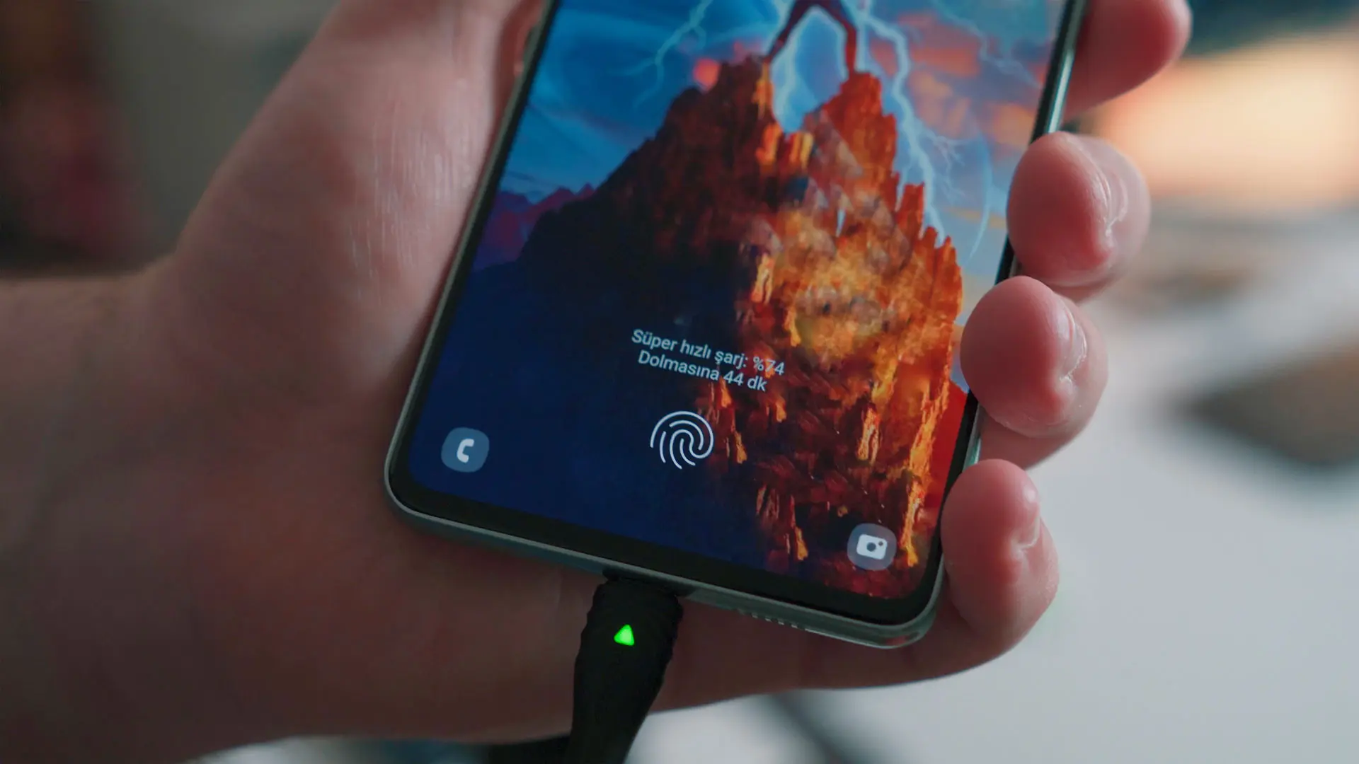 Кто производит аккумуляторы для смартфонов Samsung?