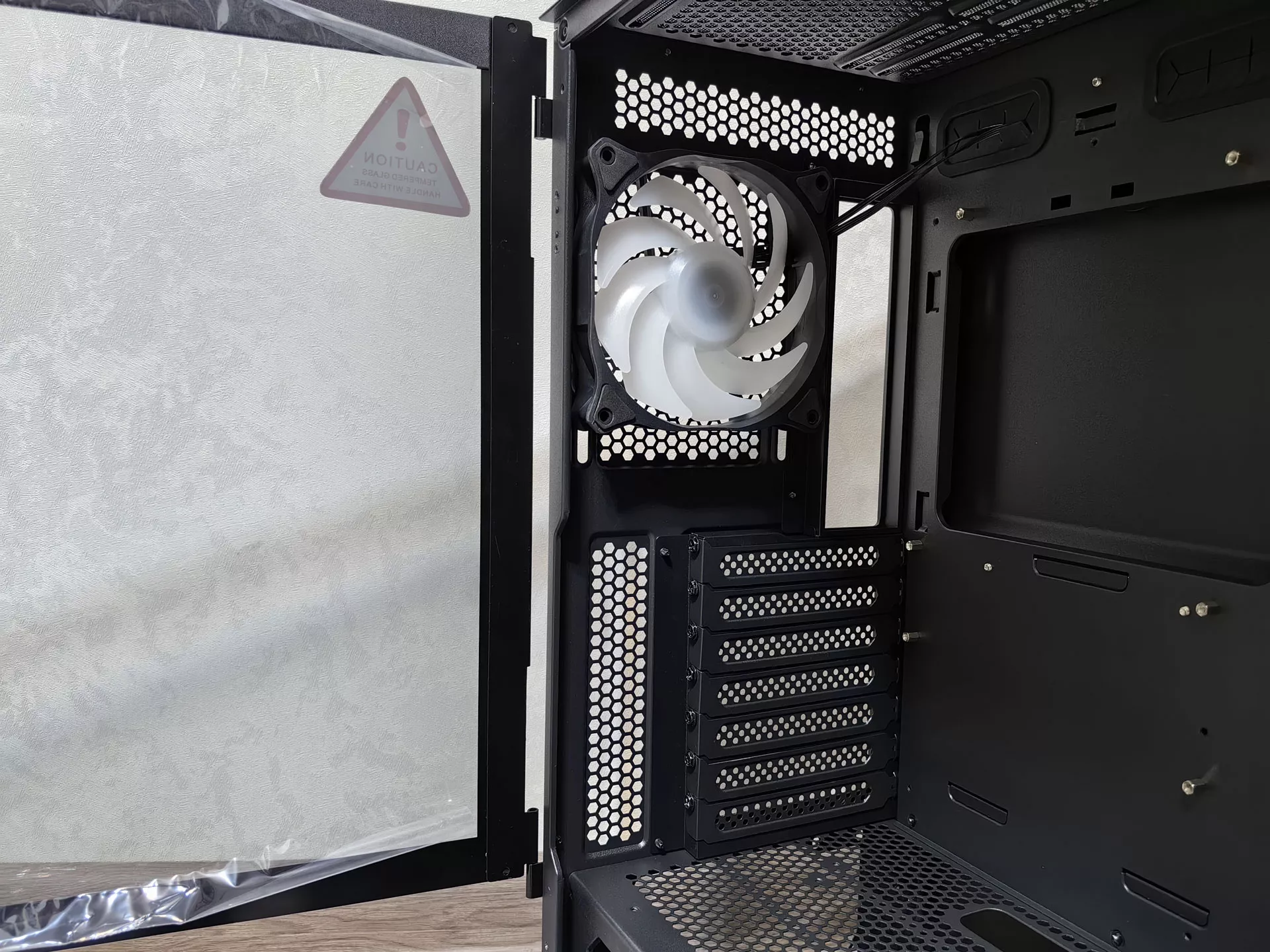 Обзор корпуса для ПК PowerCase Kratos