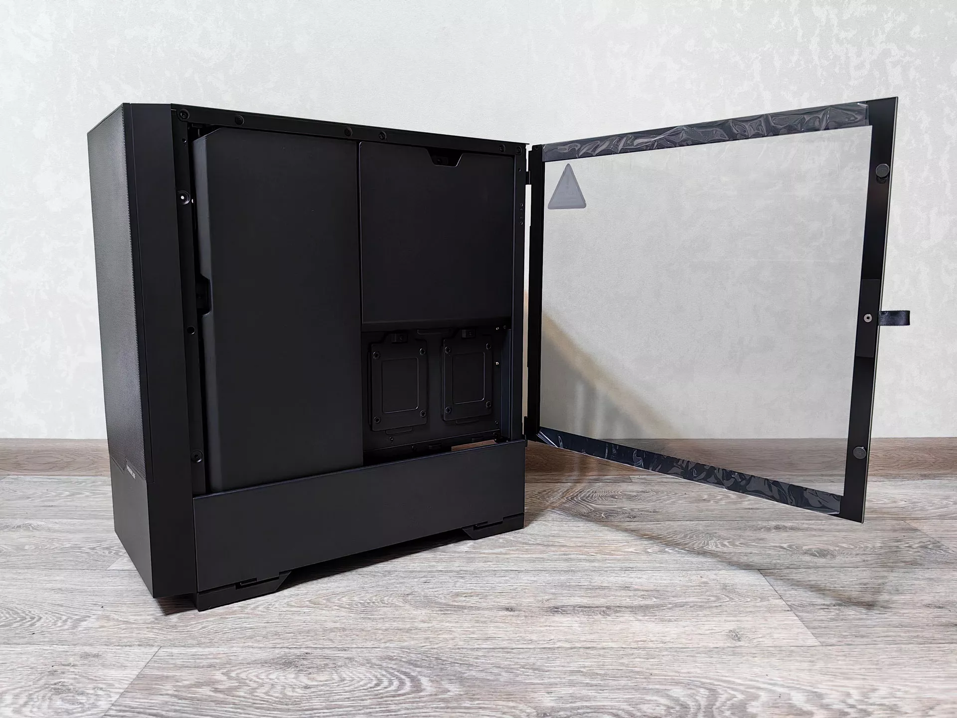 Обзор корпуса для ПК PowerCase Kratos