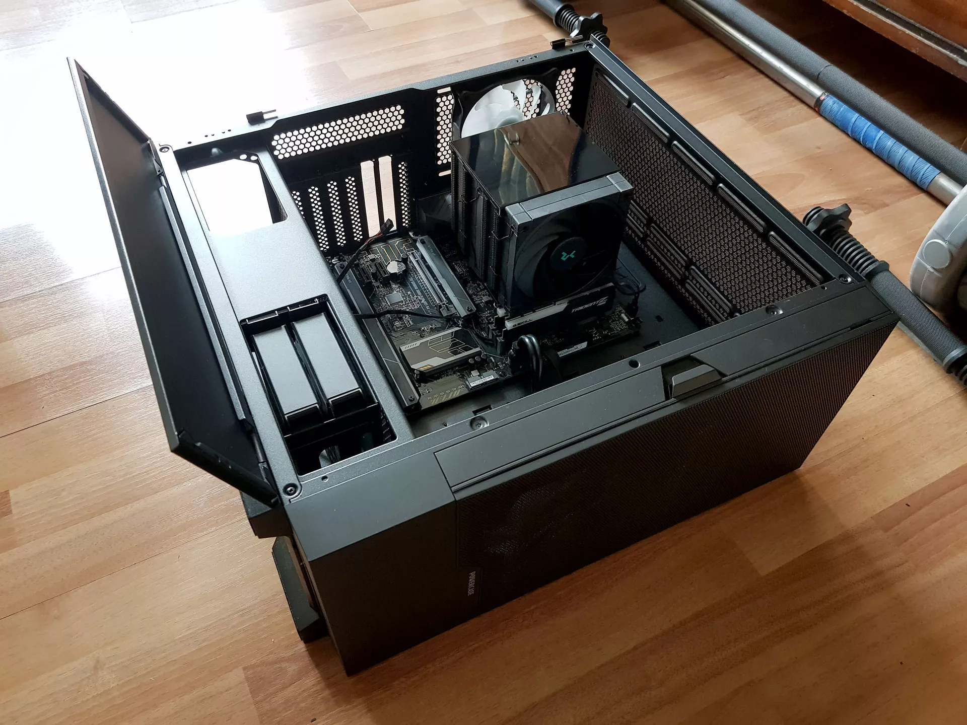 Обзор корпуса для ПК PowerCase Kratos