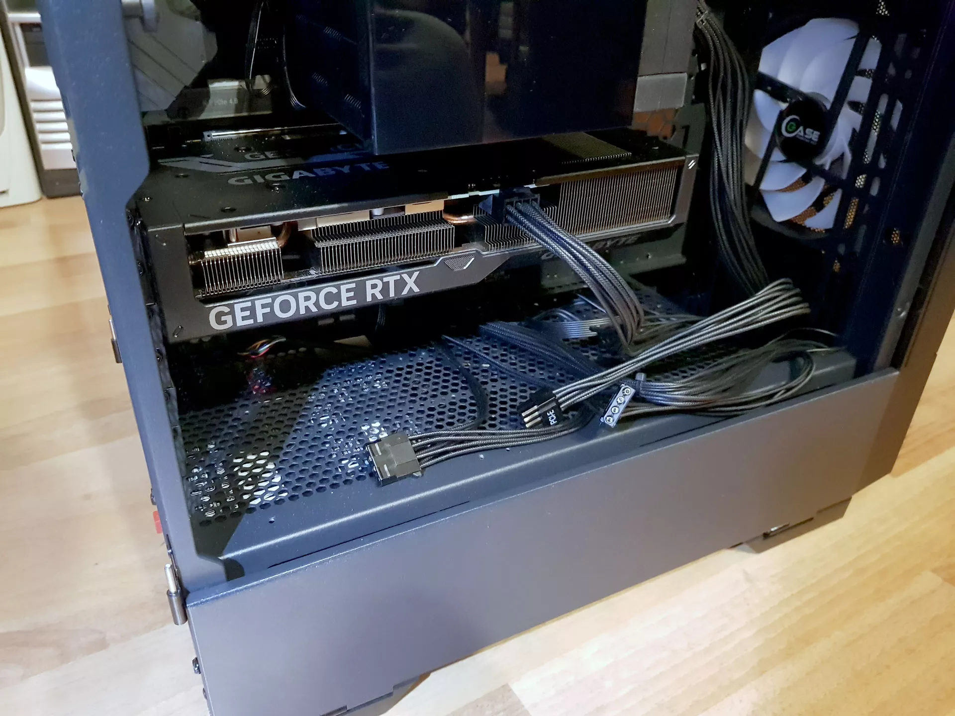 Обзор корпуса для ПК PowerCase Kratos