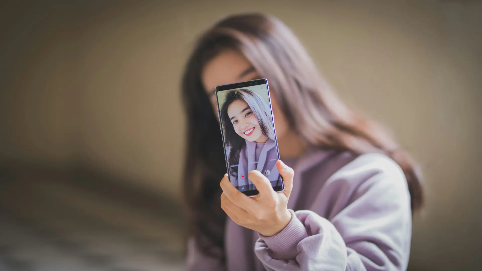 Samsung назвала список ИИ-возможностей, которые будут доступны для старых смартфонов