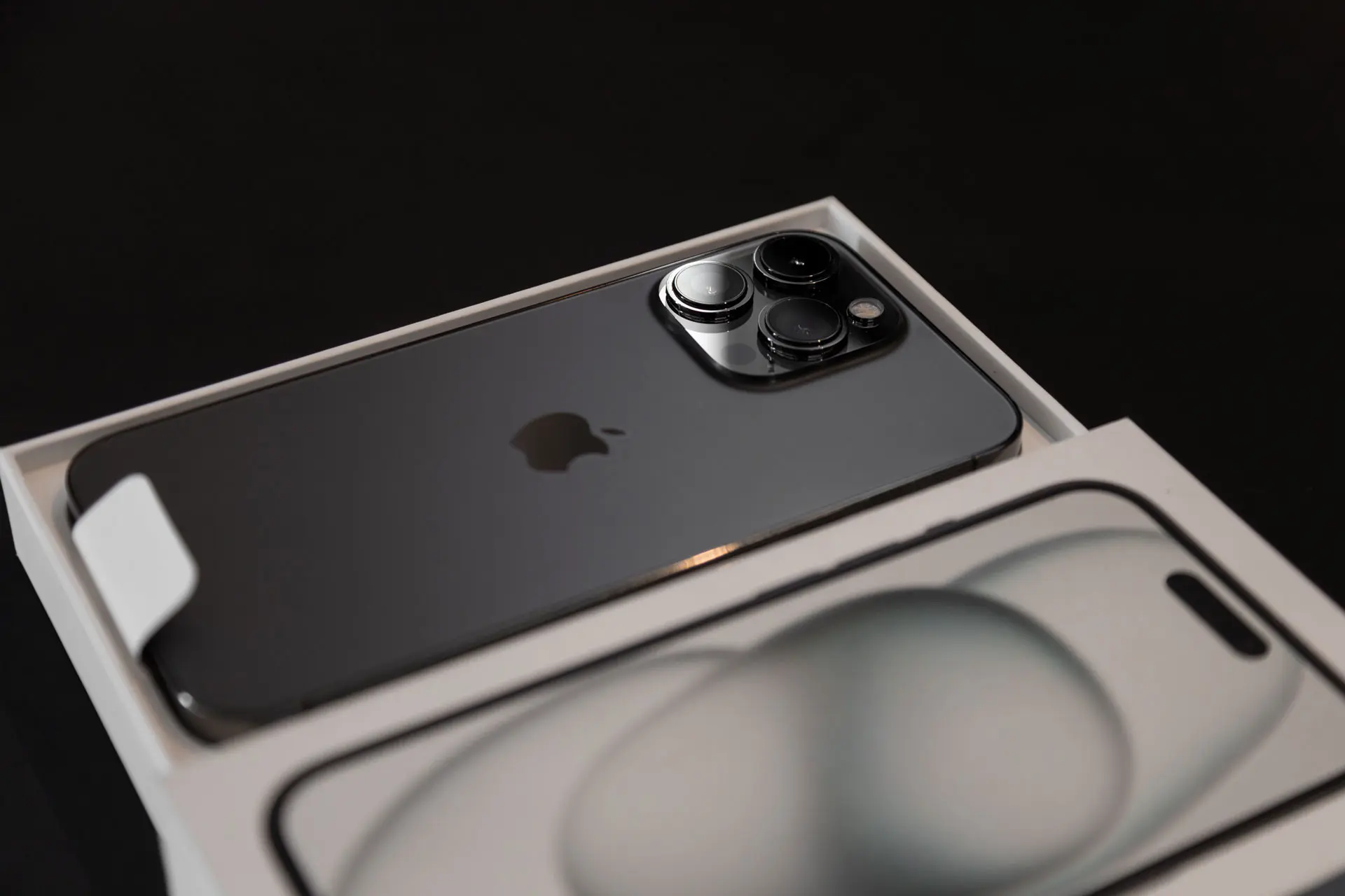 Современные женщины оценивают мужчин по наличию iPhone