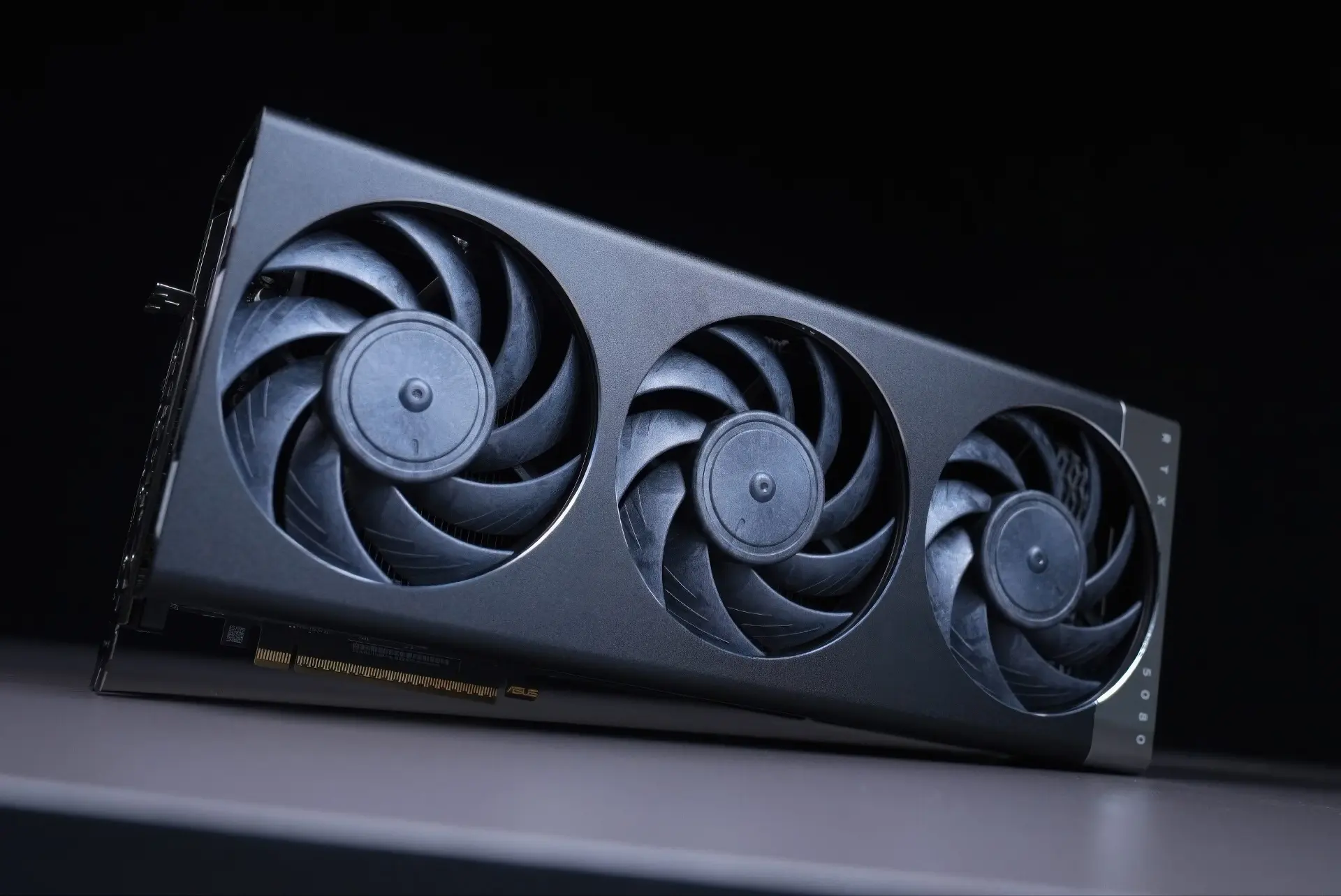 GeForce RTX 5080 со сменными вентиляторами уже продаётся в Китае