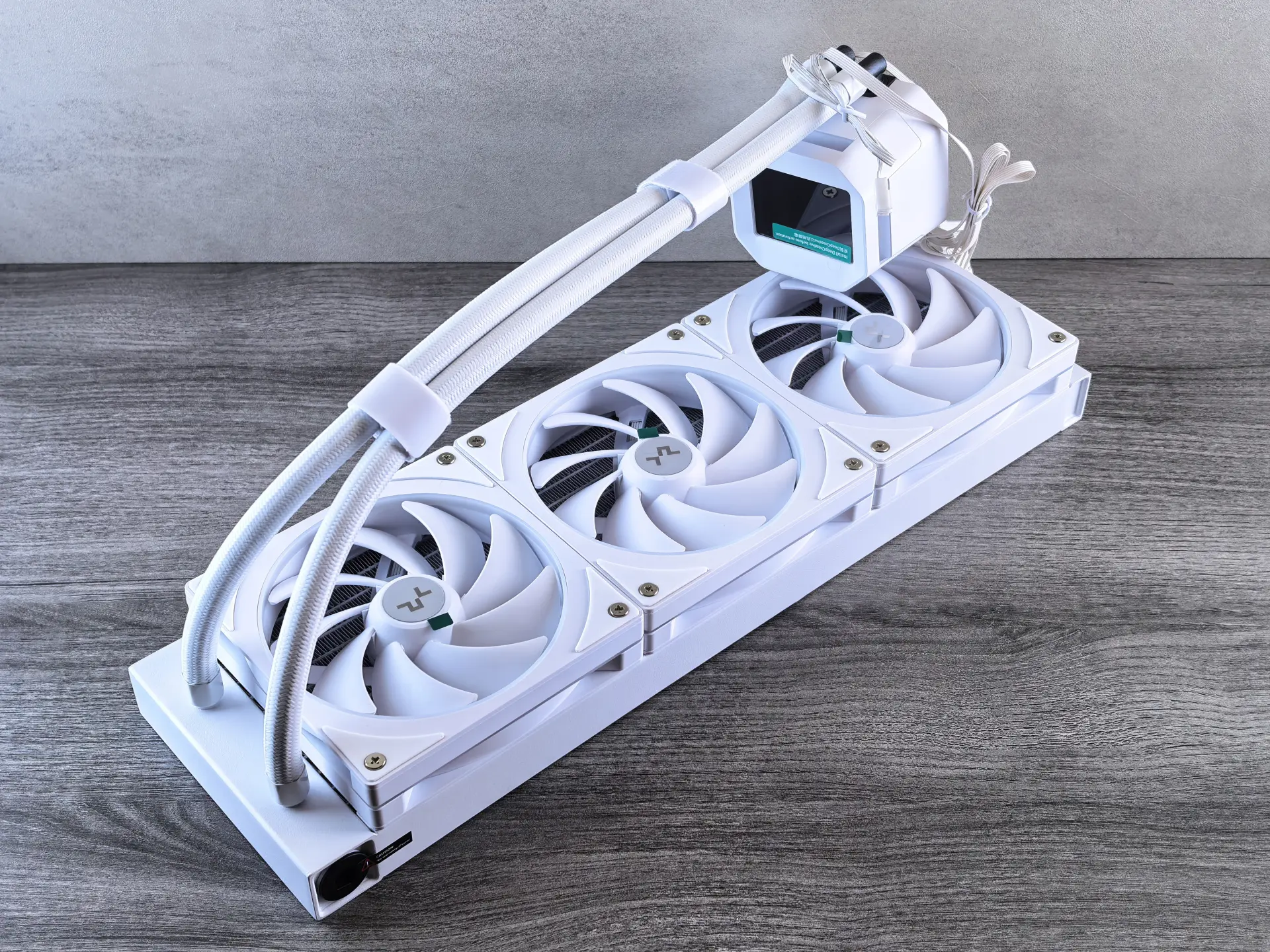 Обзор системы жидкостного охлаждения DeepCool LM360: экран в массы?