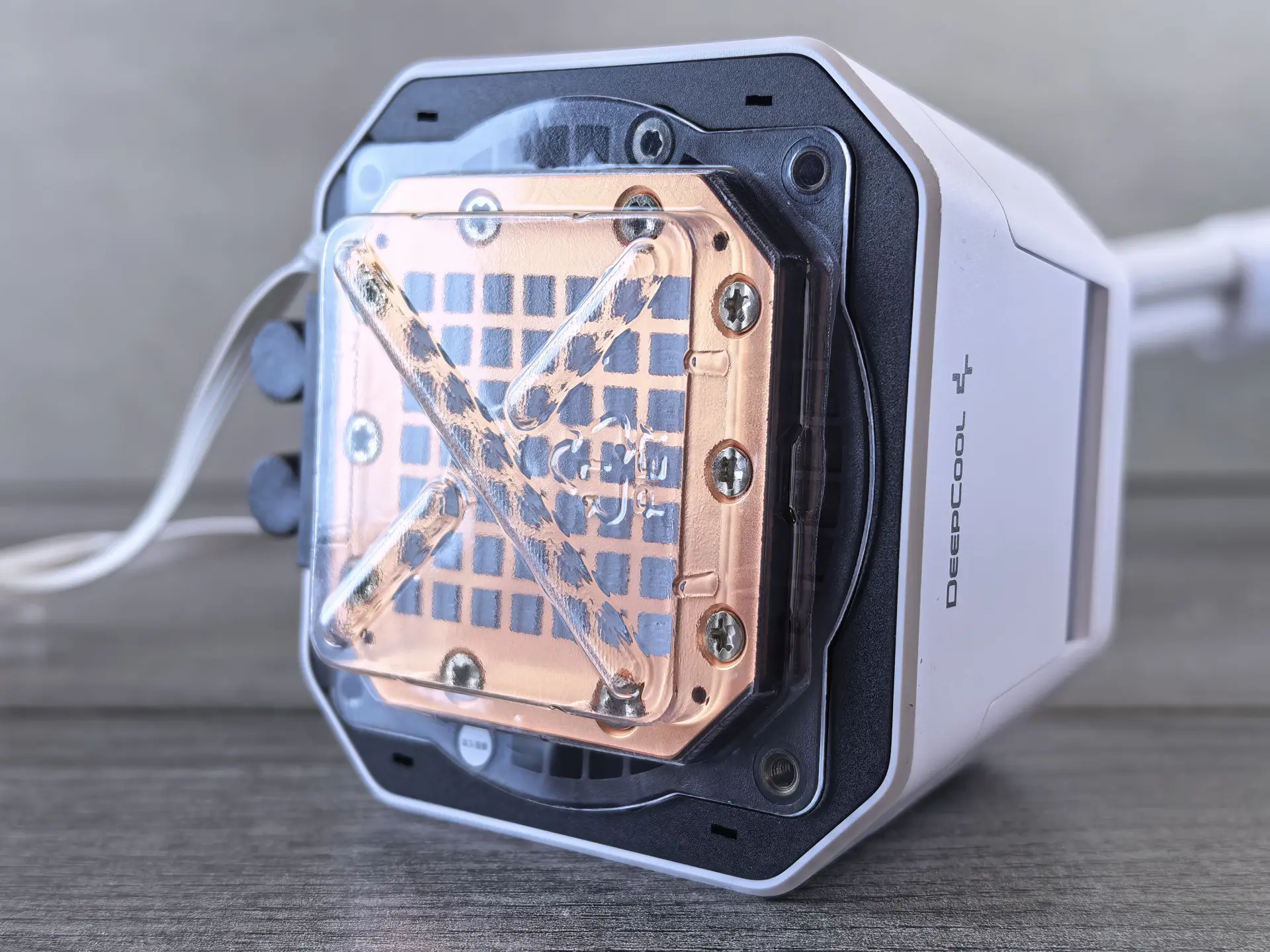 Обзор системы жидкостного охлаждения DeepCool LM360: экран в массы?