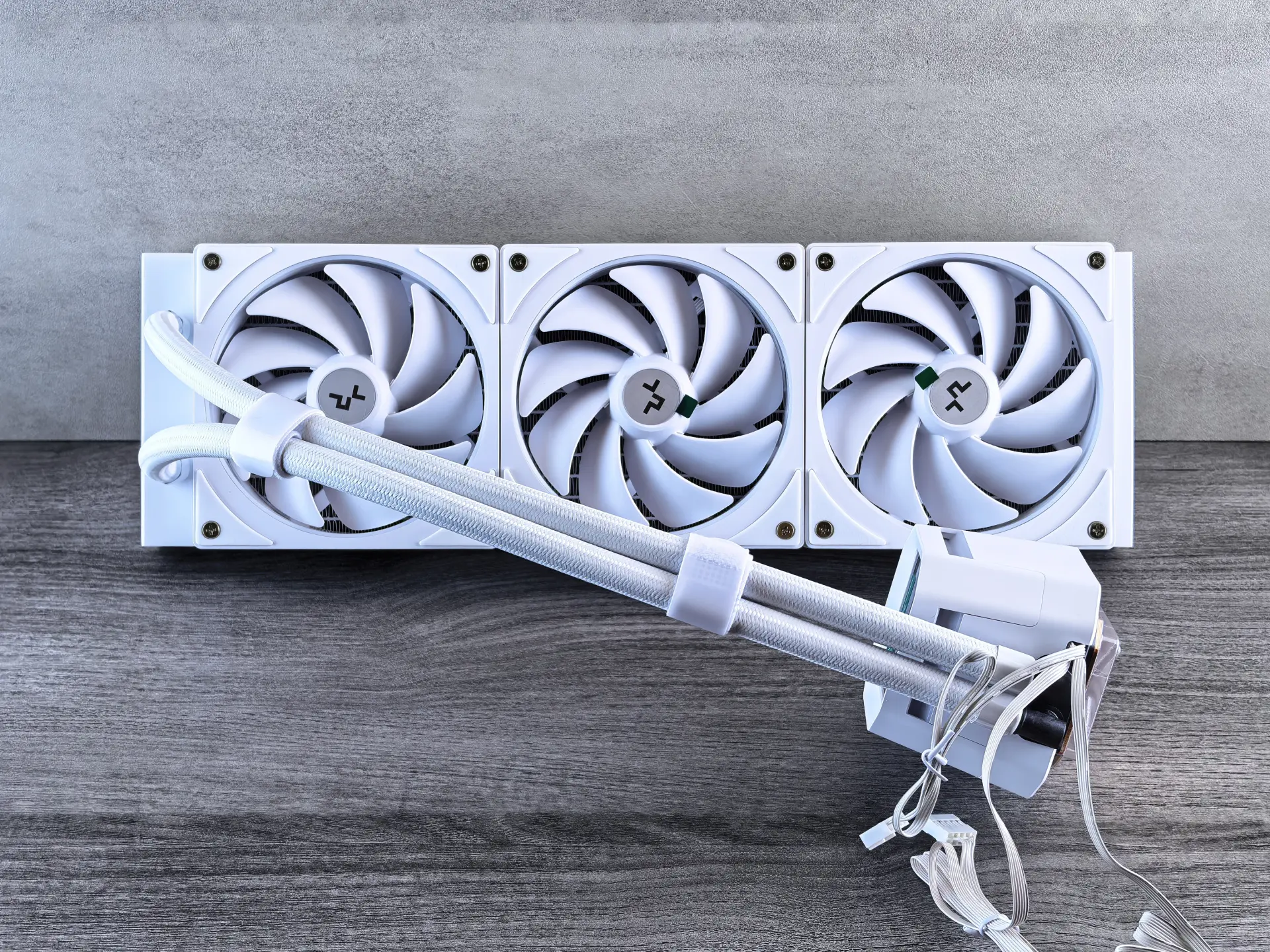 Обзор системы жидкостного охлаждения DeepCool LM360: экран в массы?