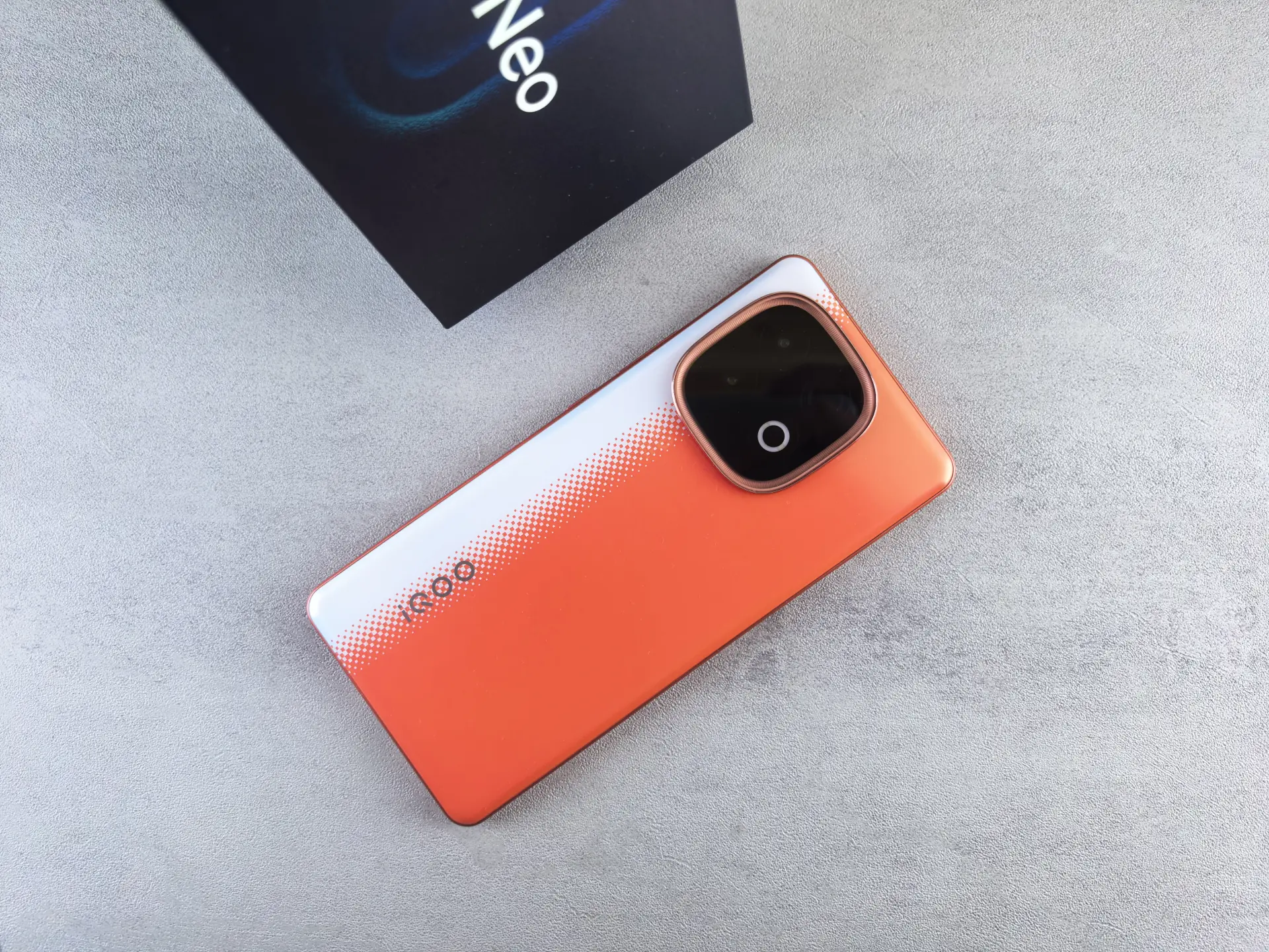 Тест-драйв iQOO Neo 10: смартфона с игровым потенциалом