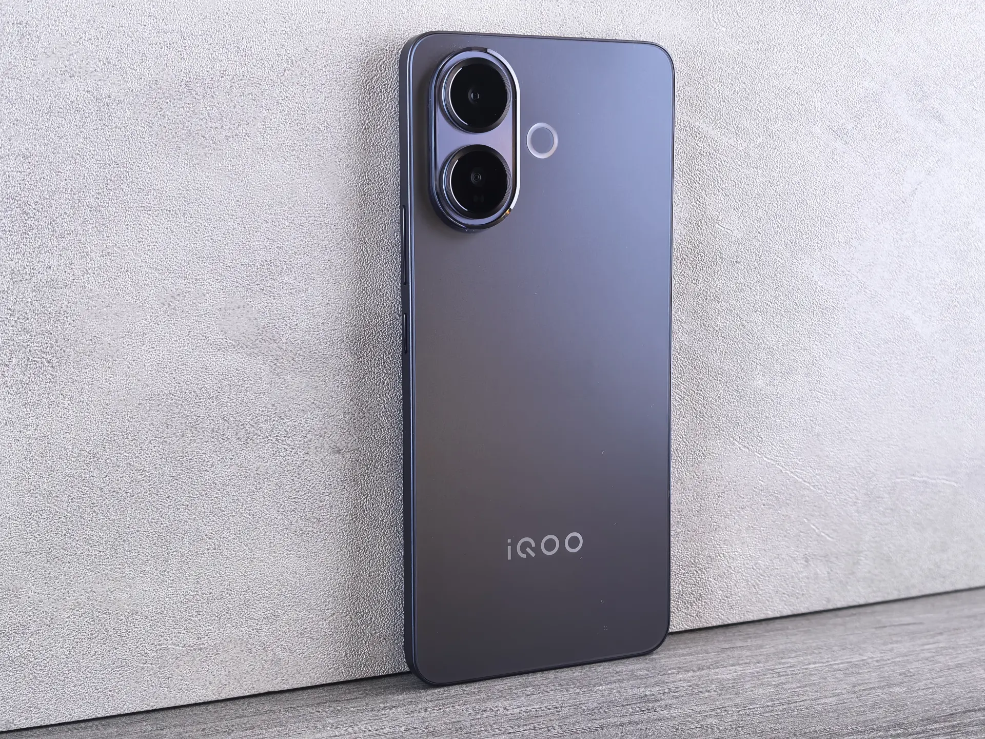 Обзор iQOO Z10R: смартфона с ёмкой батареей, крепким стеклом и хорошей селфи-камерой