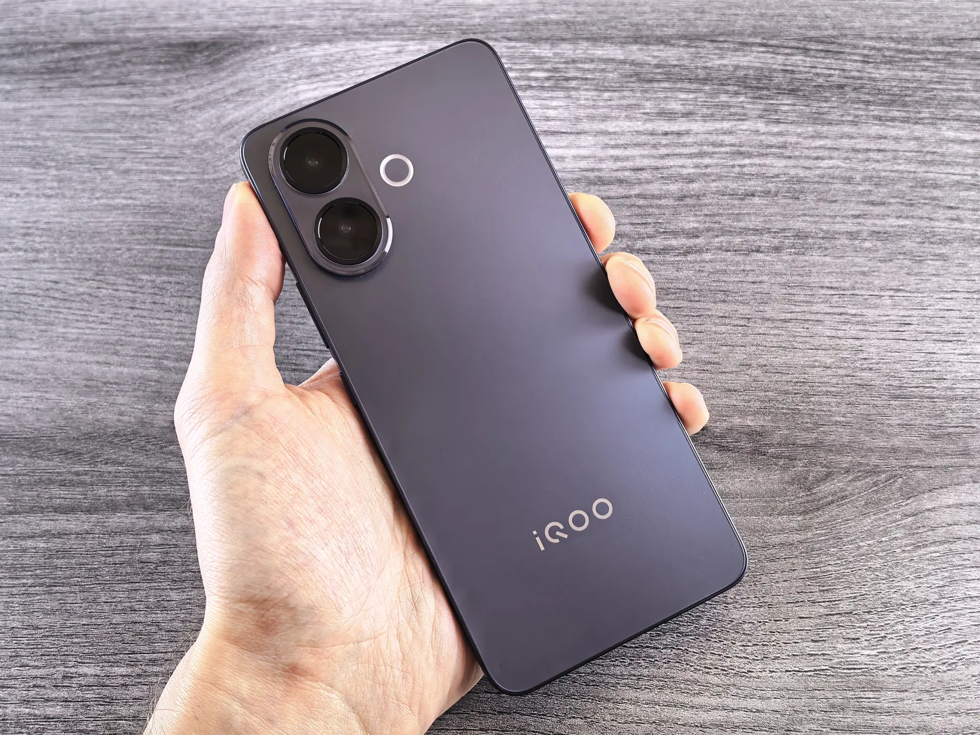 Обзор iQOO Z10R: смартфона с ёмкой батареей, крепким стеклом и хорошей селфи-камерой