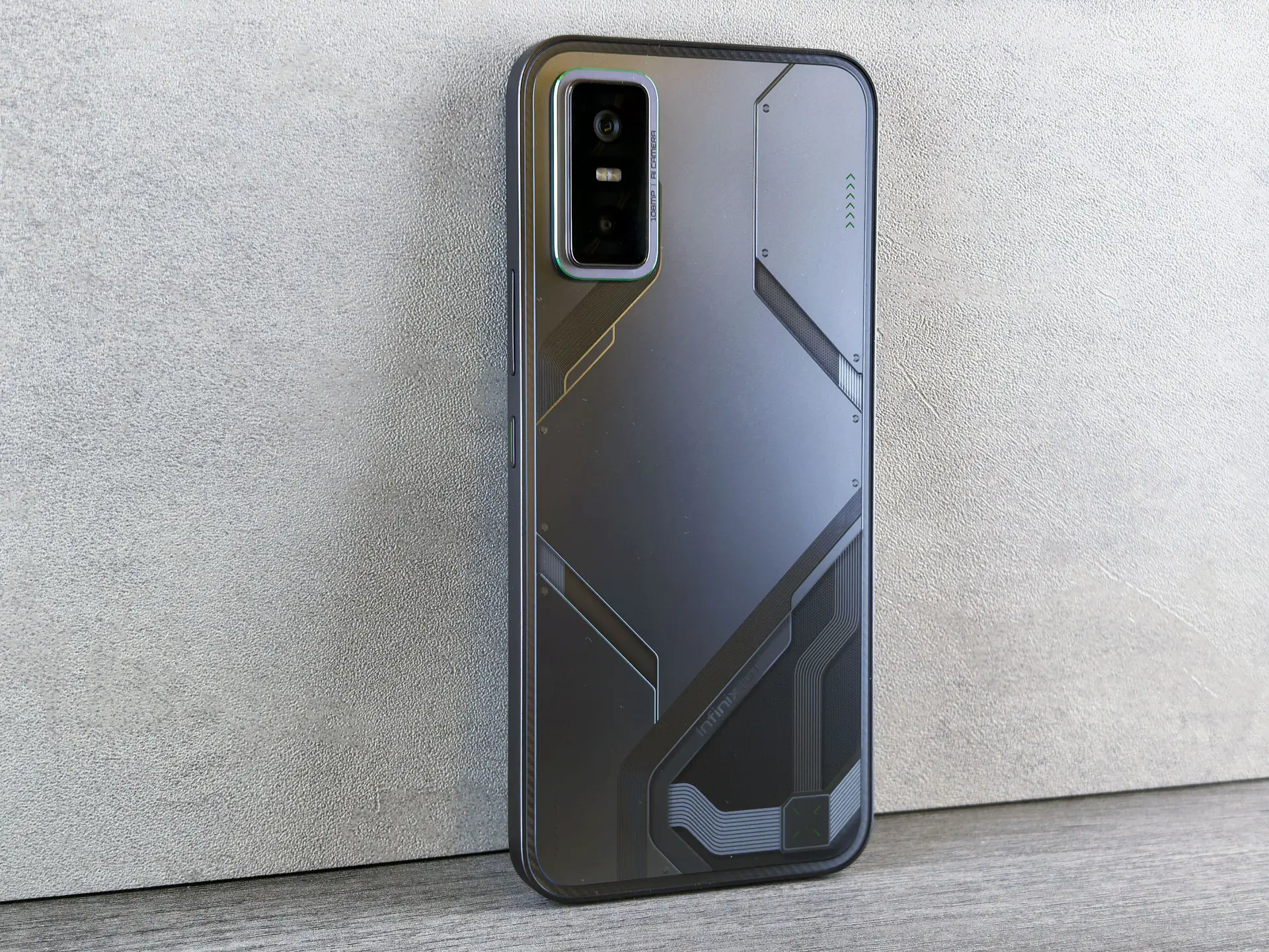 Обзор Infinix GT 30 Pro: игрового смартфона с подсветкой и кнопками- триггерами