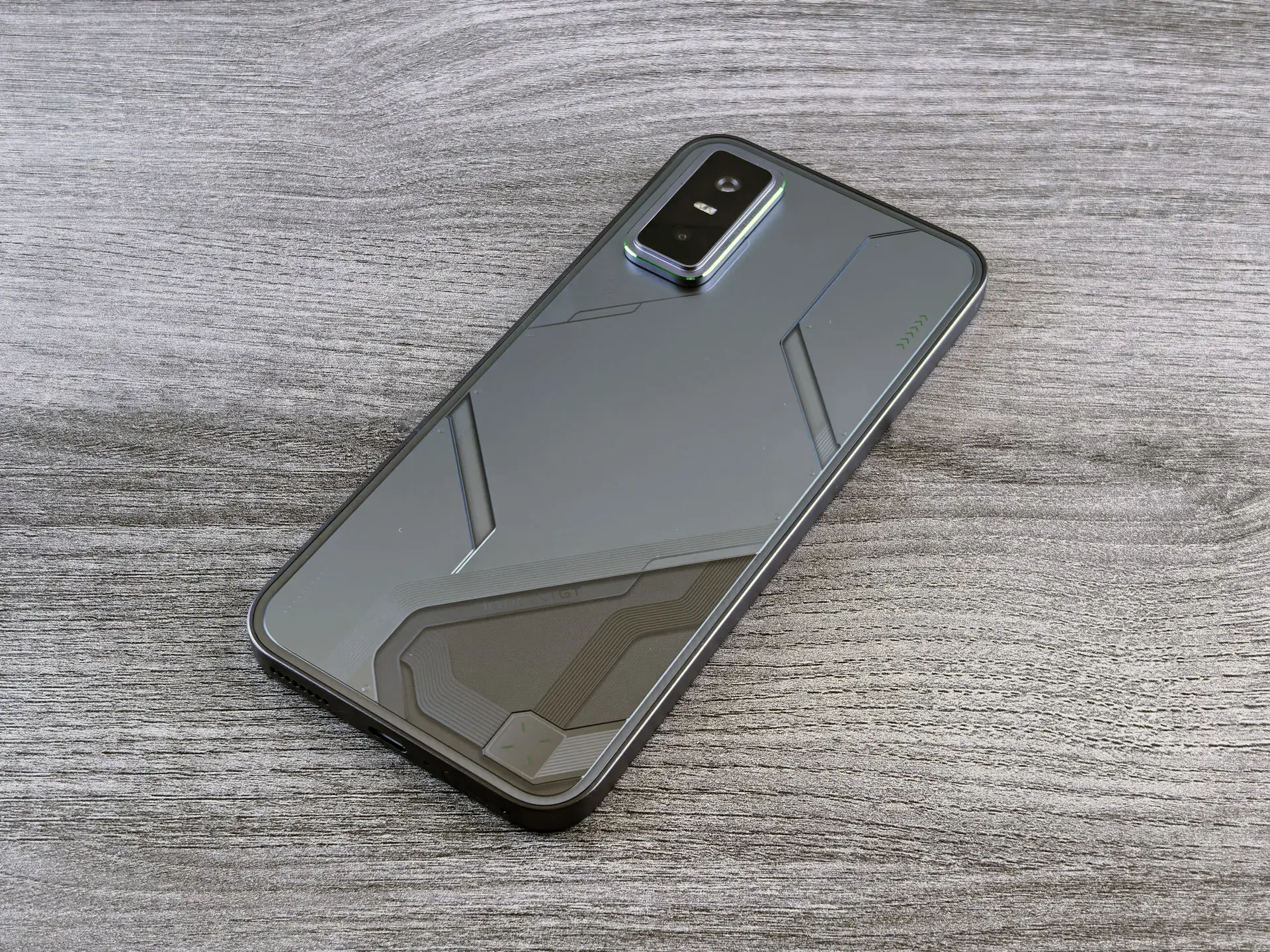 Обзор Infinix GT 30 Pro: игрового смартфона с подсветкой и кнопками- триггерами