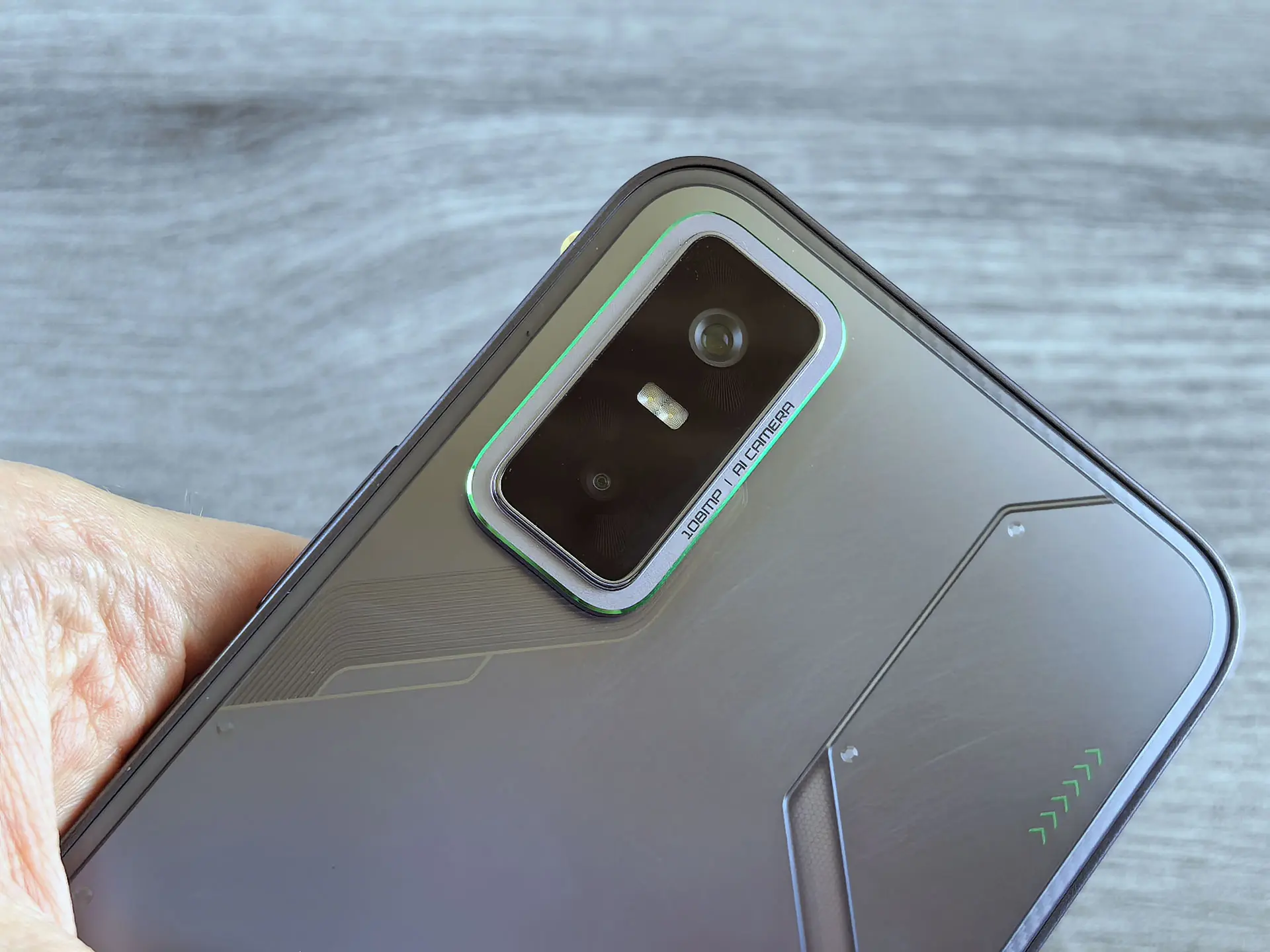 Обзор Infinix GT 30 Pro: игрового смартфона с подсветкой и кнопками- триггерами
