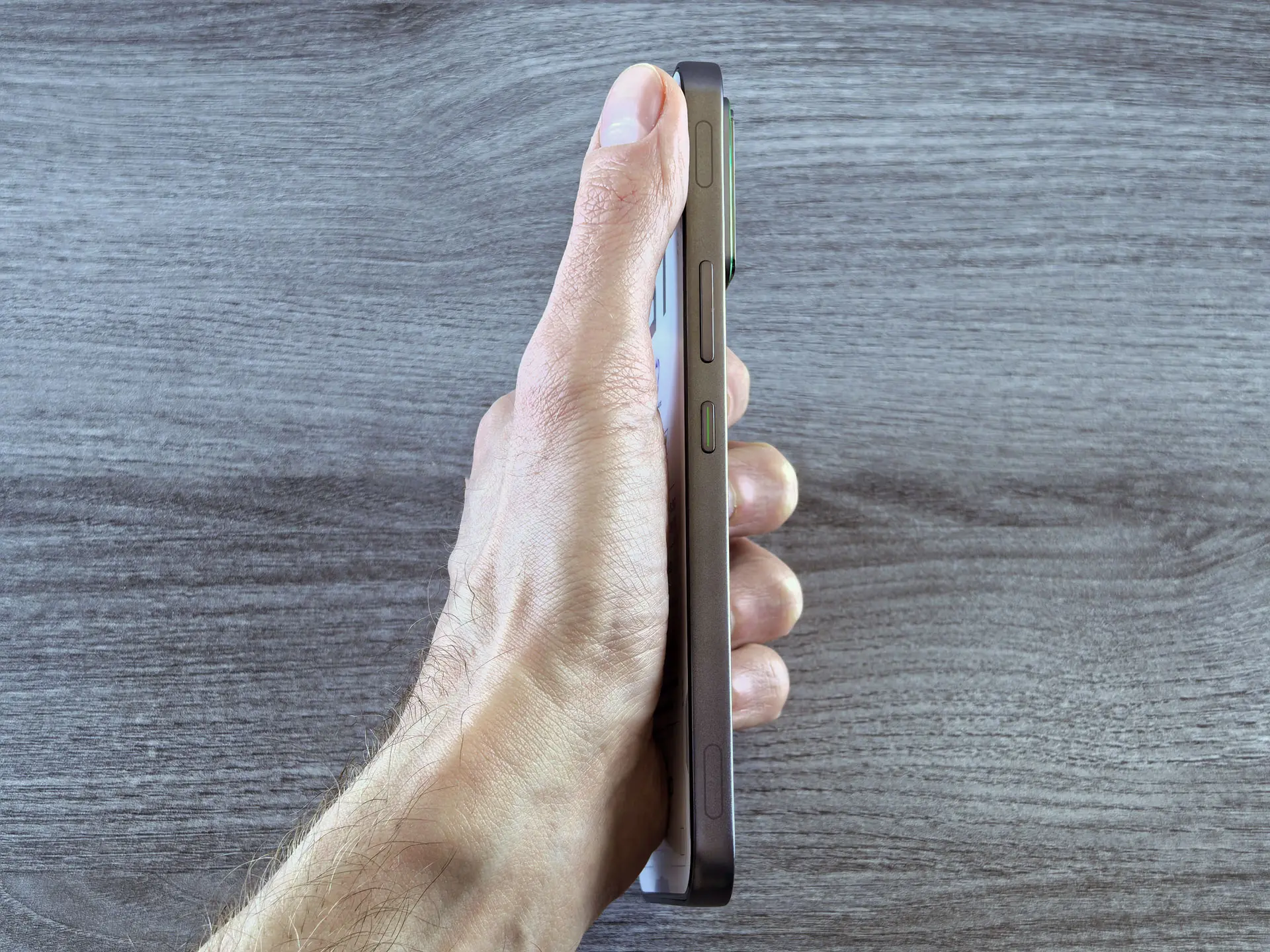 Обзор Infinix GT 30 Pro: игрового смартфона с подсветкой и кнопками- триггерами