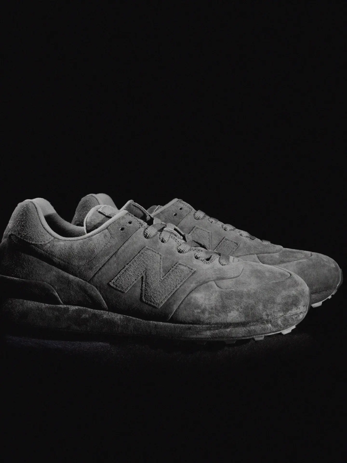 Монохромная замша и эксклюзивный доступ: всё о новой коллаборации Stone Island и New Balance 574 Ghost