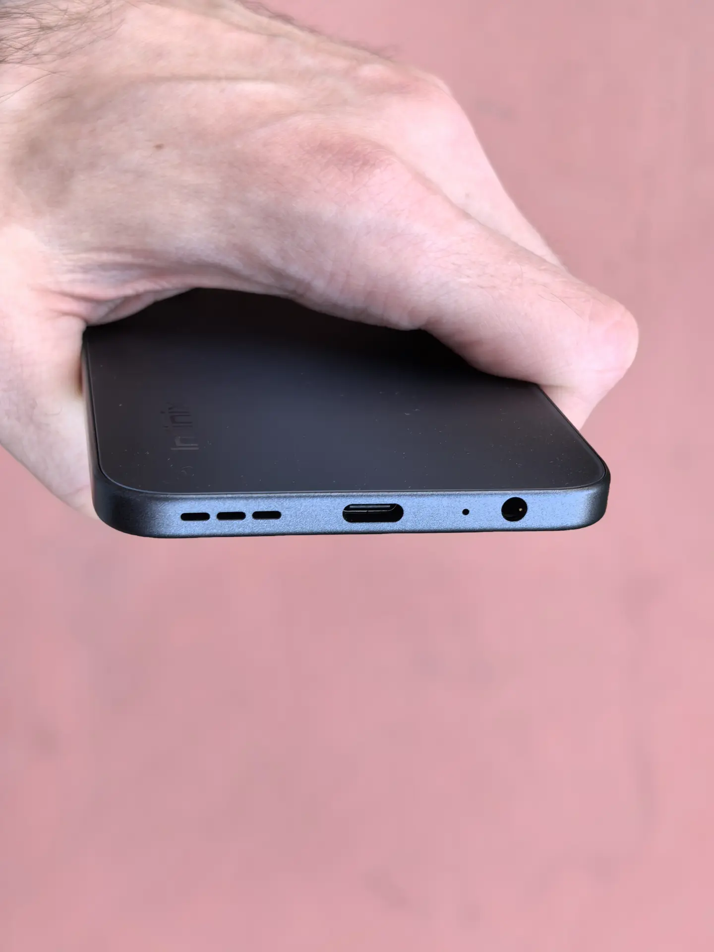 Обзор Infinix Hot 60 Pro: бюджетного смартфона с аккуратным дизайном и емкой батареей