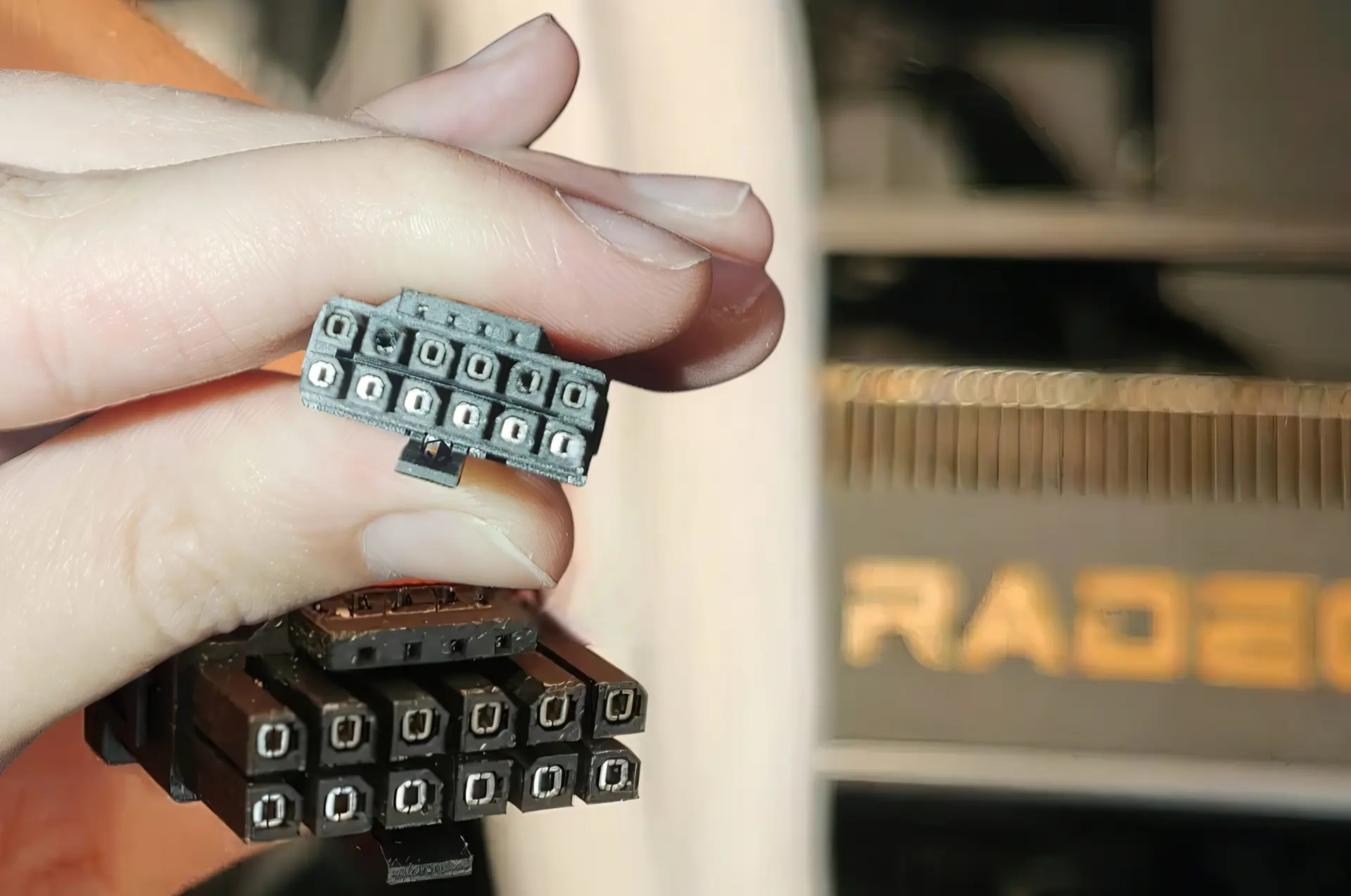 Первый случай оплавления разъема 12V-2×6 на Radeon RX 9070 XT: повторение ошибок NVIDIA или частный случай?