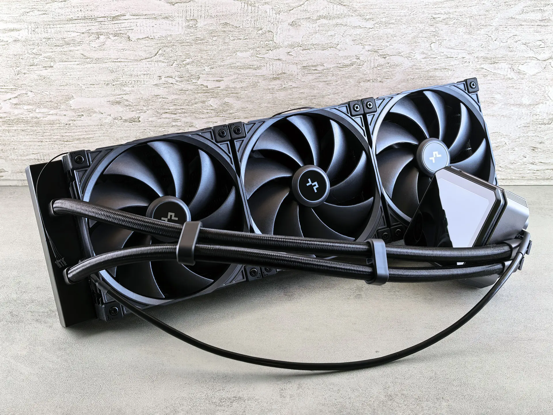 Обзор СЖО DeepCool Spartacus 420 — ледяная тишина и 320 Вт мощности