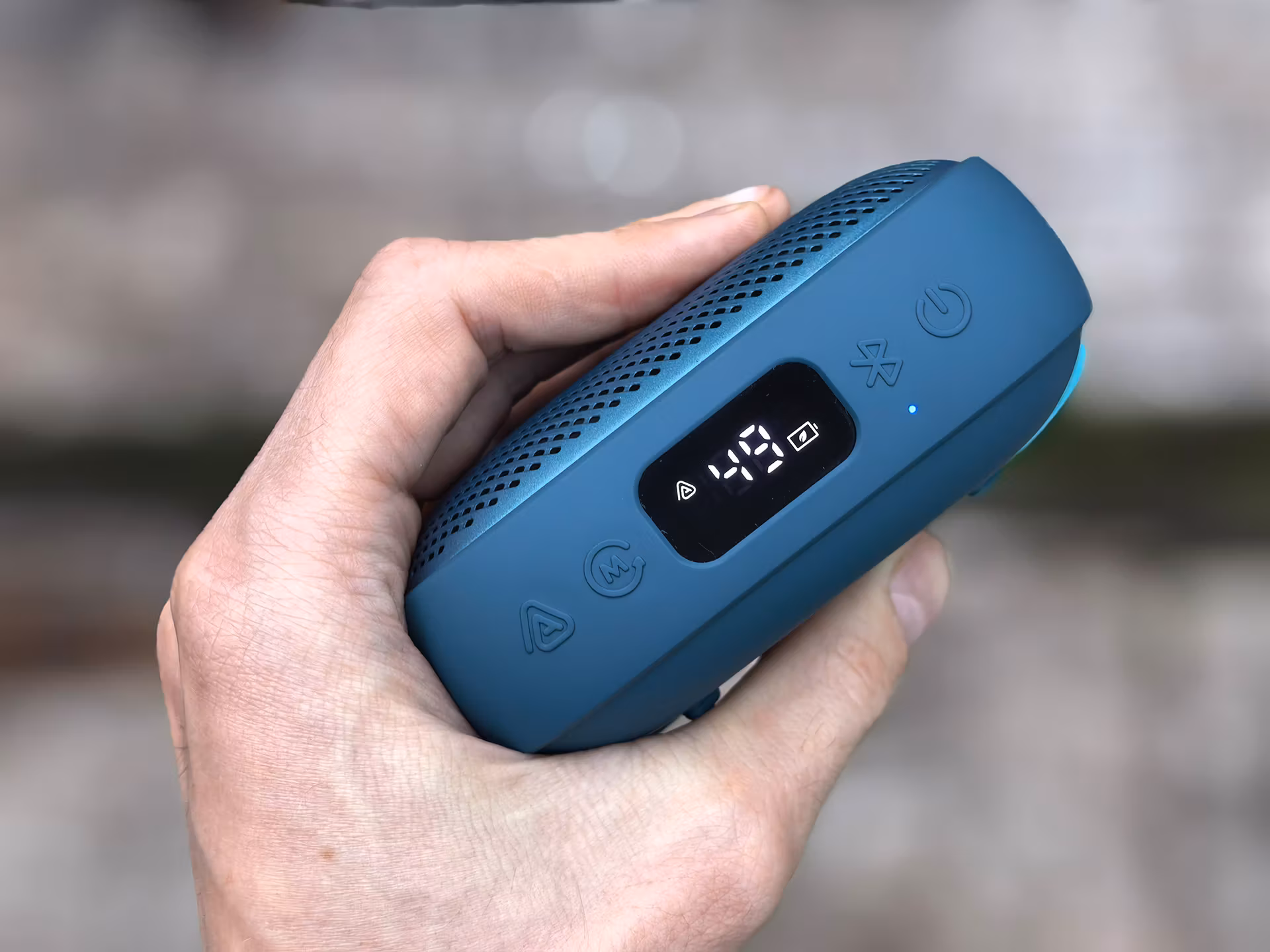 Обзор Soundcore Boom Go 3i: компактной, но громкой колонки с сутками автономности и полосатой подсветкой