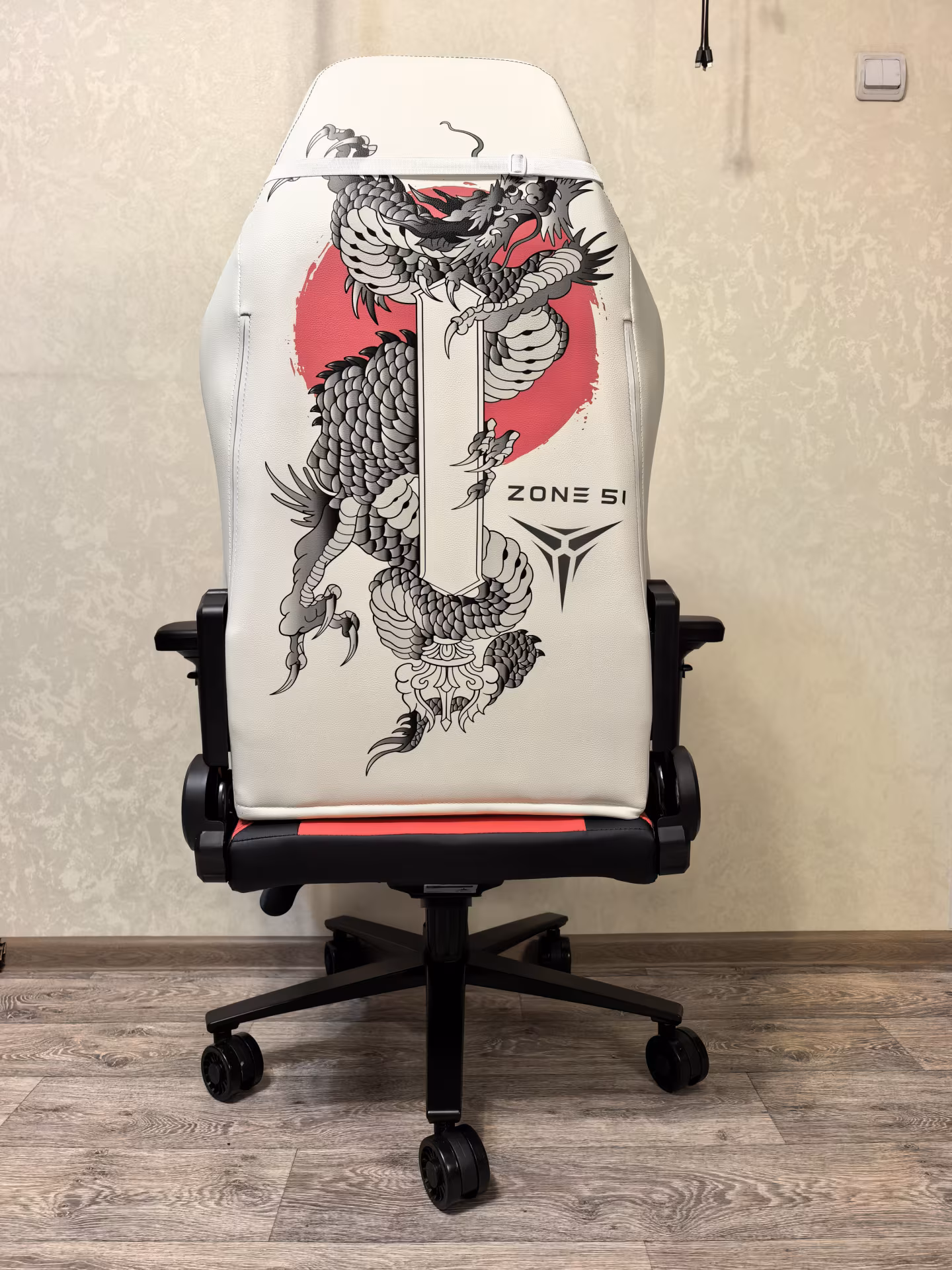 Обзор геймерского кресла Zone 51 YAKUZA Dragon White-Red