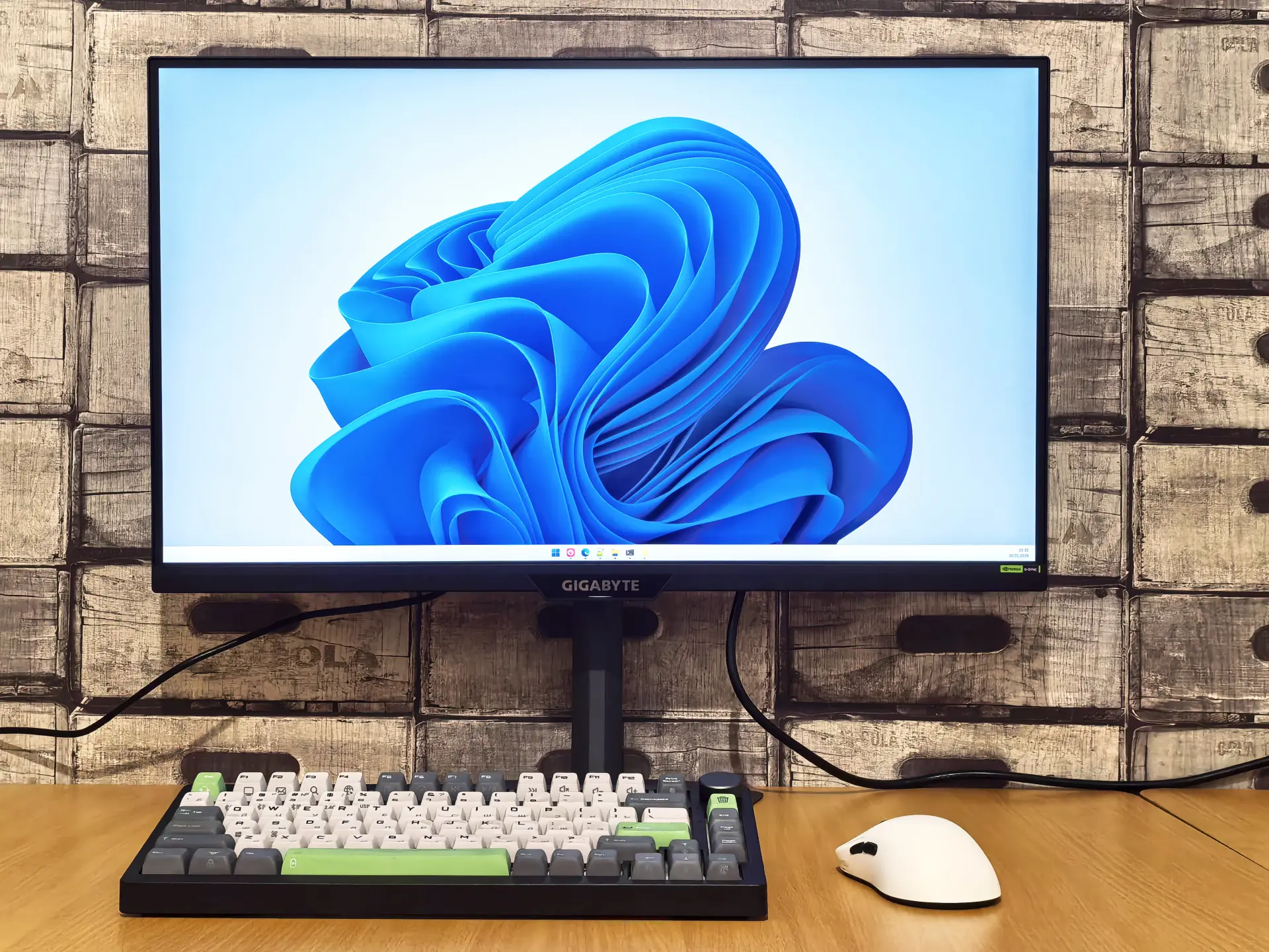 Обзор GIGABYTE M27Q2 QD — квантовый скачок в среднем классе