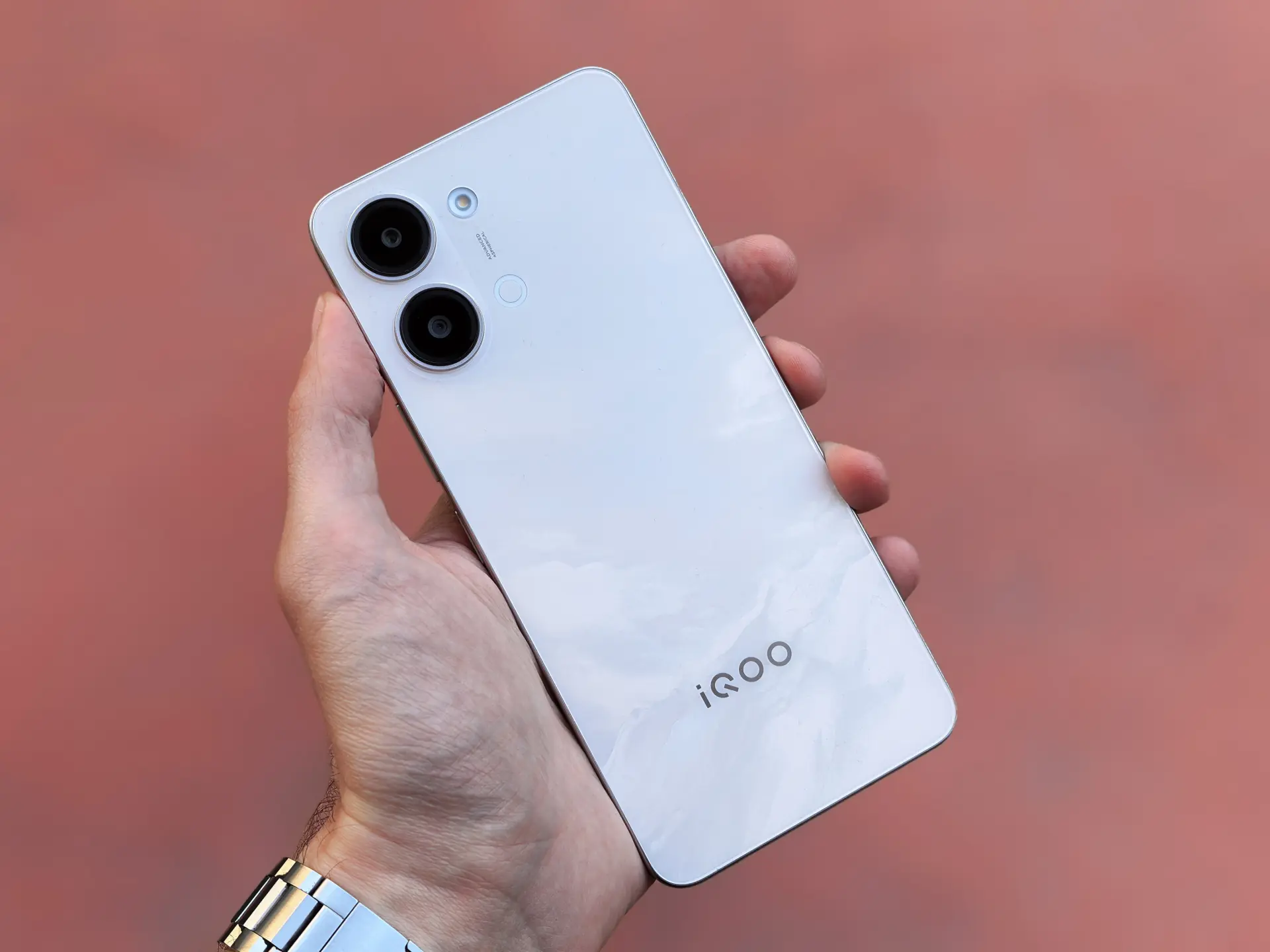 Обзор смартфона iQOO Z11 Lite — честный тест бюджетного долгожителя